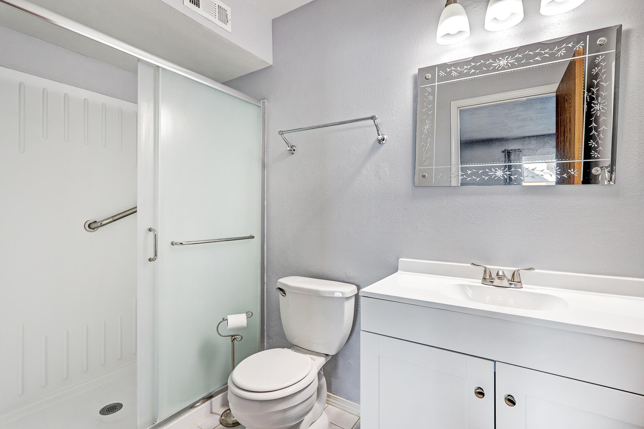 Photo 12 — 286 Pearl Drive NE