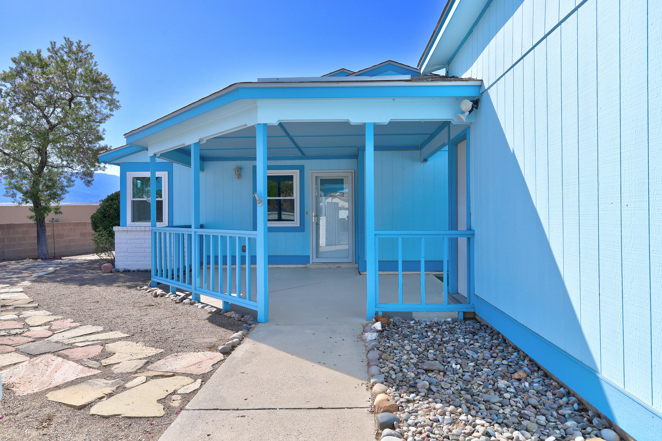 Photo 19 — 286 Pearl Drive NE