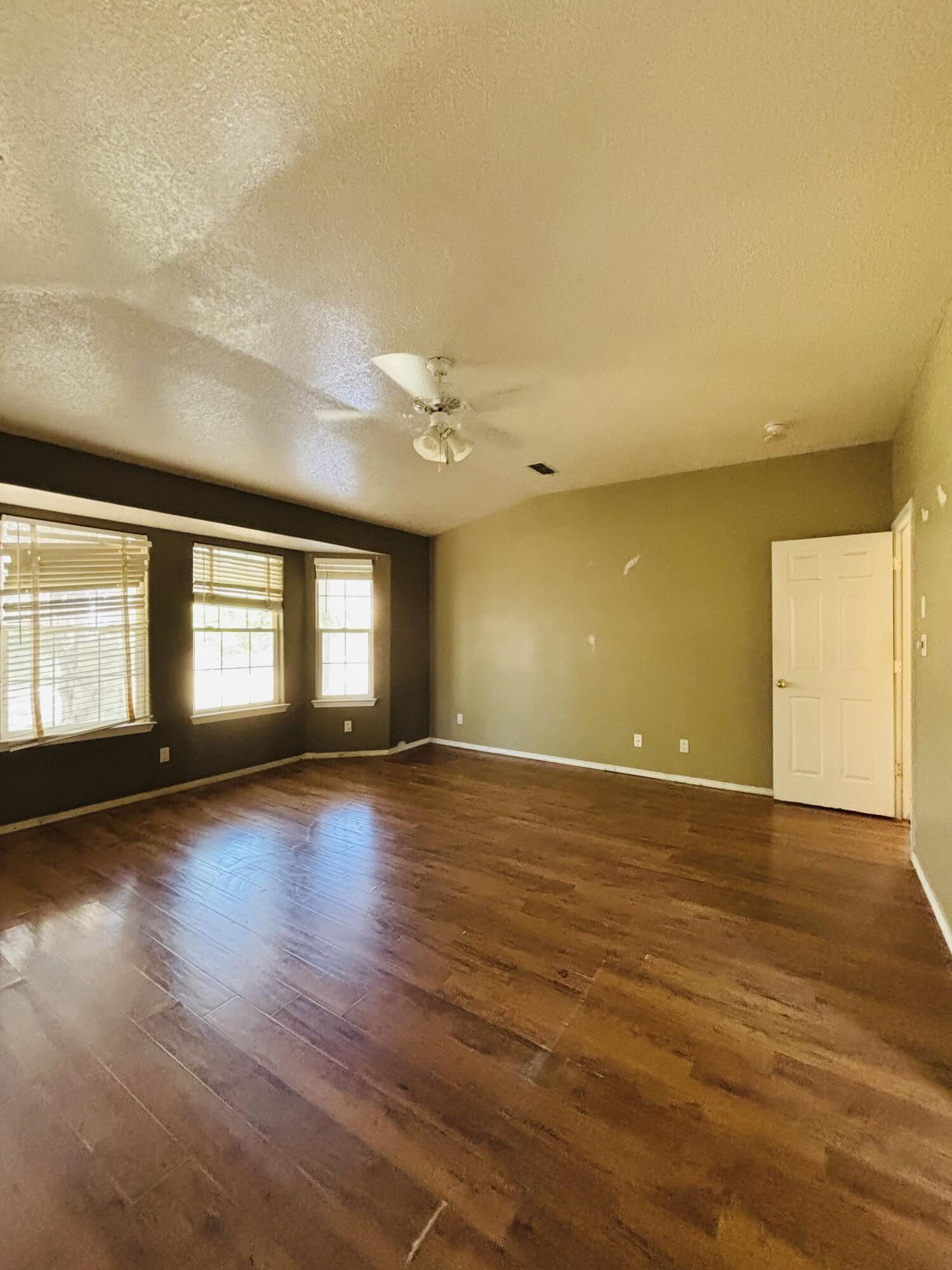 Photo 3 — 2417 Manzano Loop NE