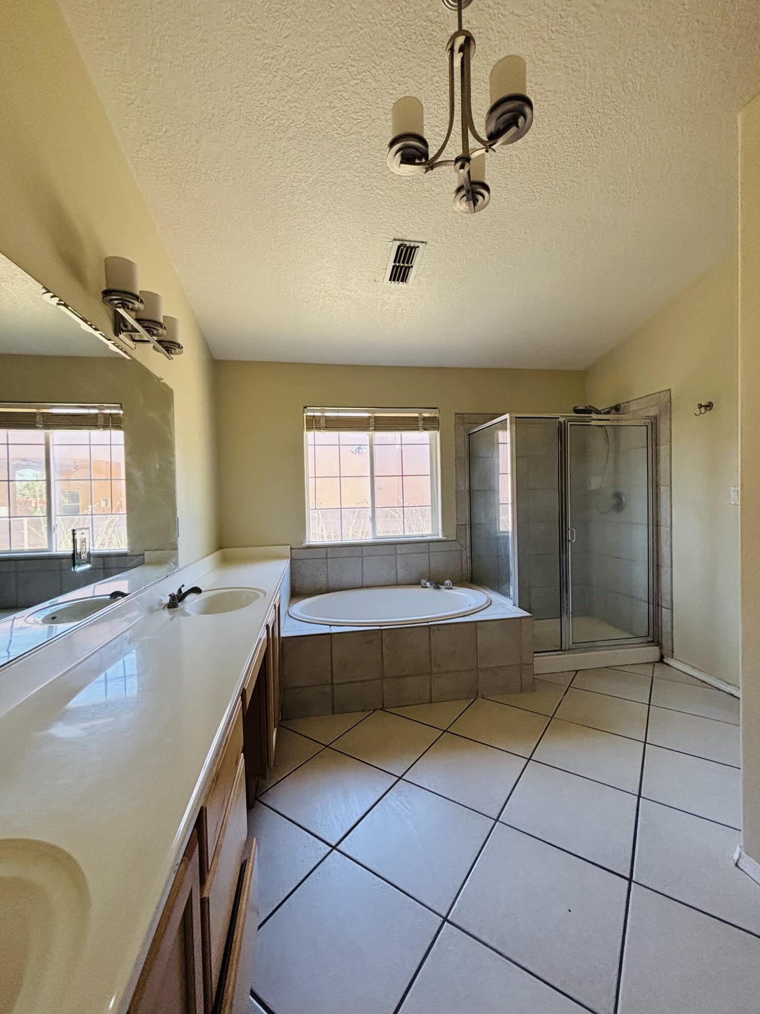 Photo 4 — 2417 Manzano Loop NE