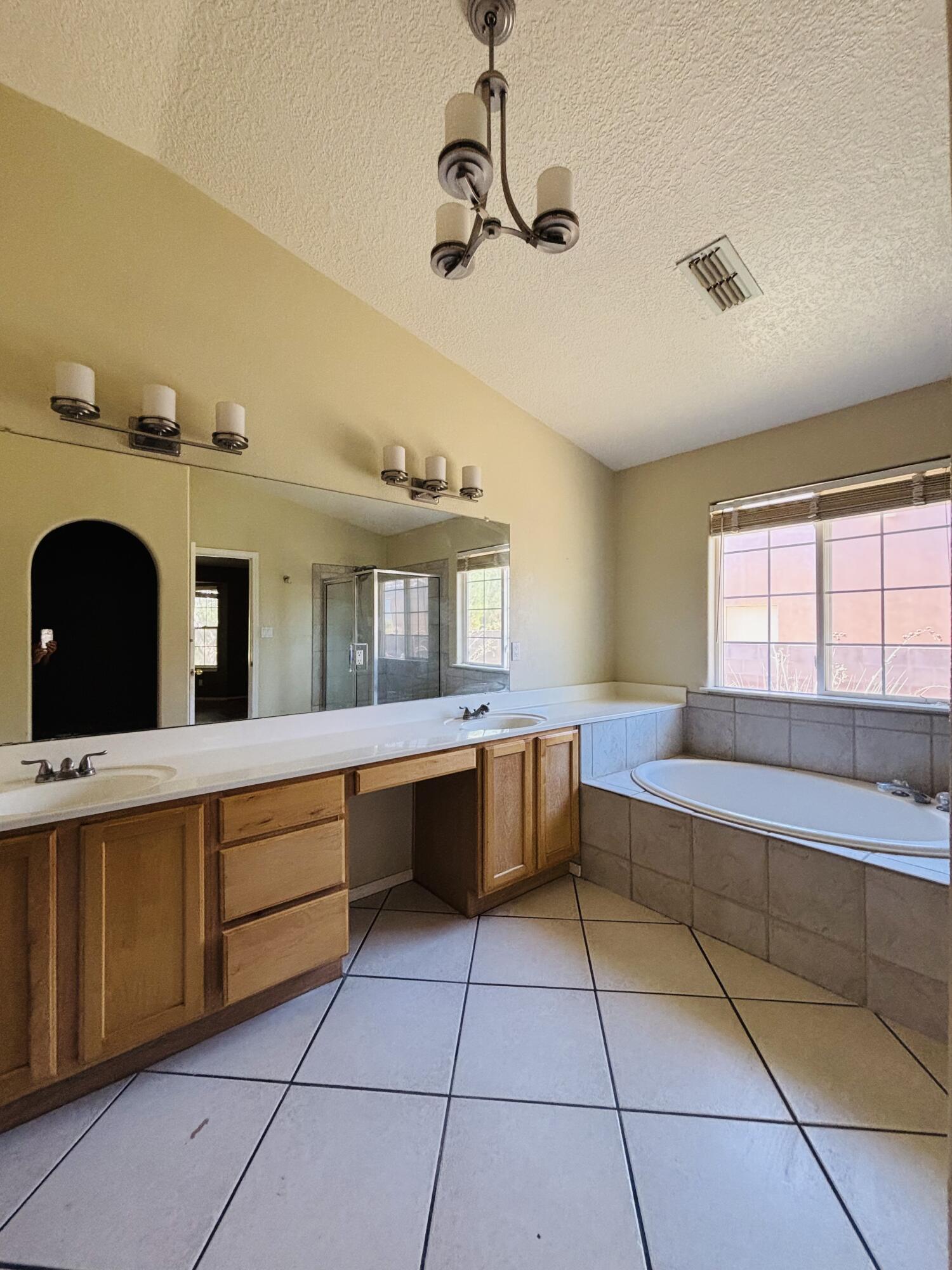 Photo 5 — 2417 Manzano Loop NE