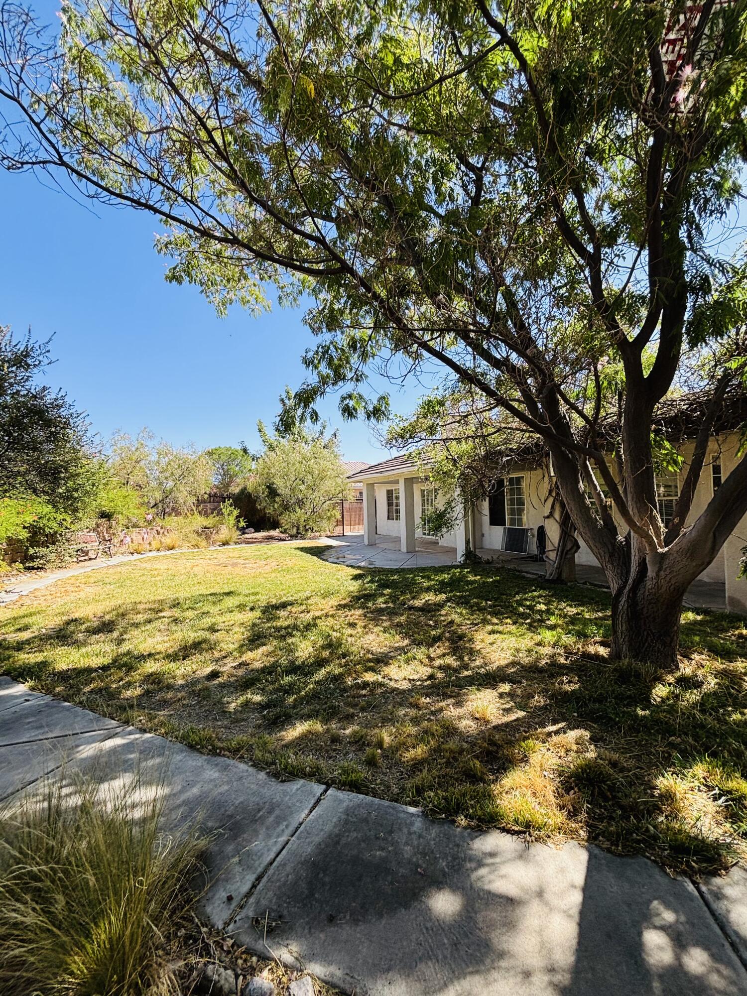 Photo 6 — 2417 Manzano Loop NE