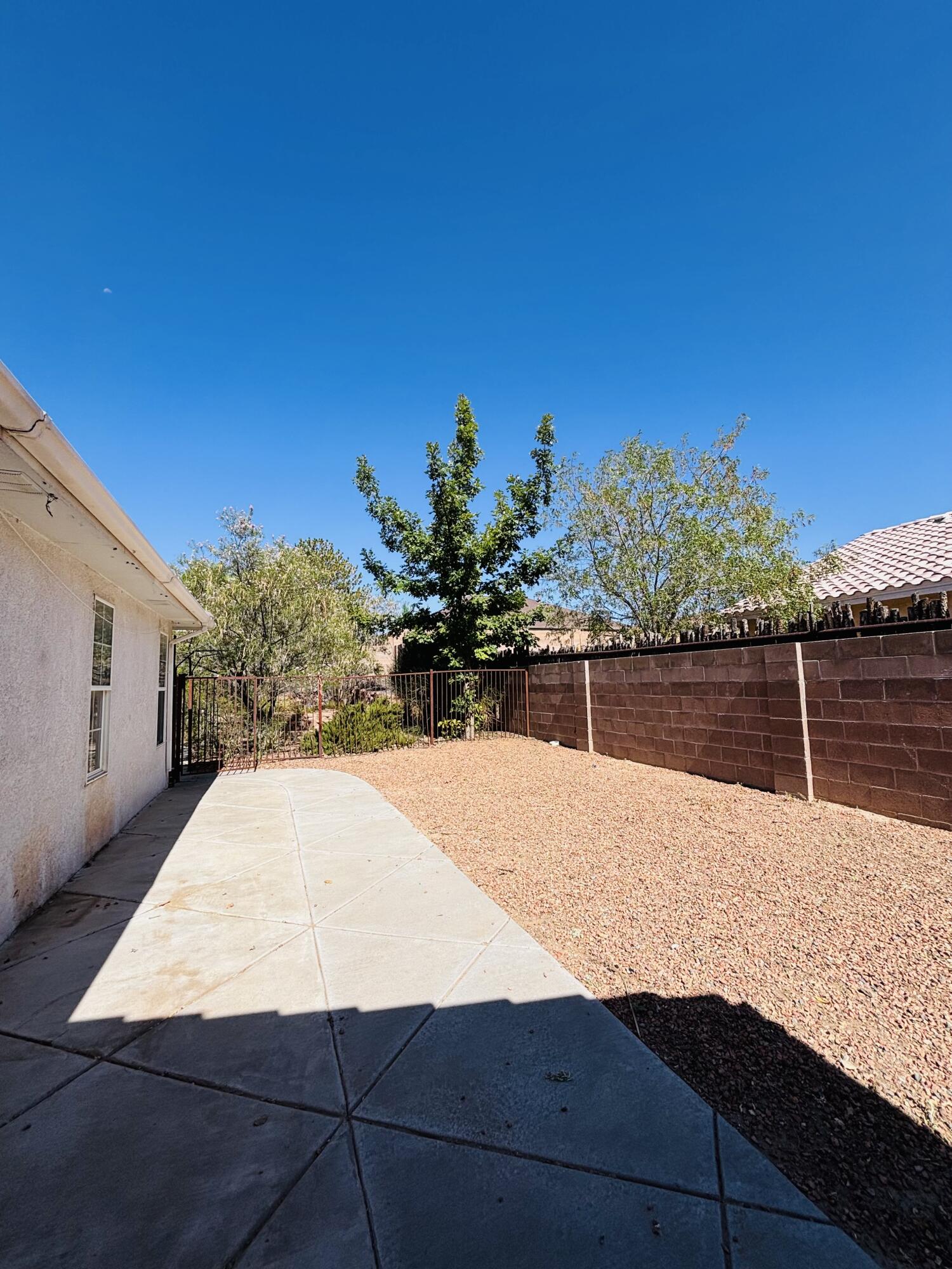 Photo 8 — 2417 Manzano Loop NE
