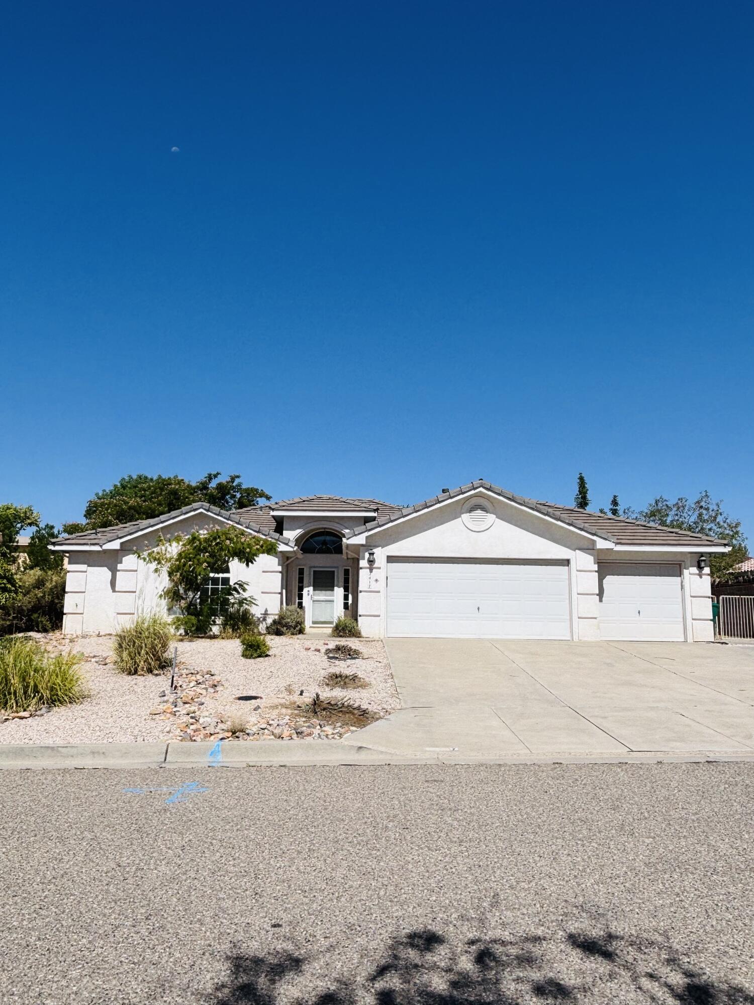 Photo 9 — 2417 Manzano Loop NE