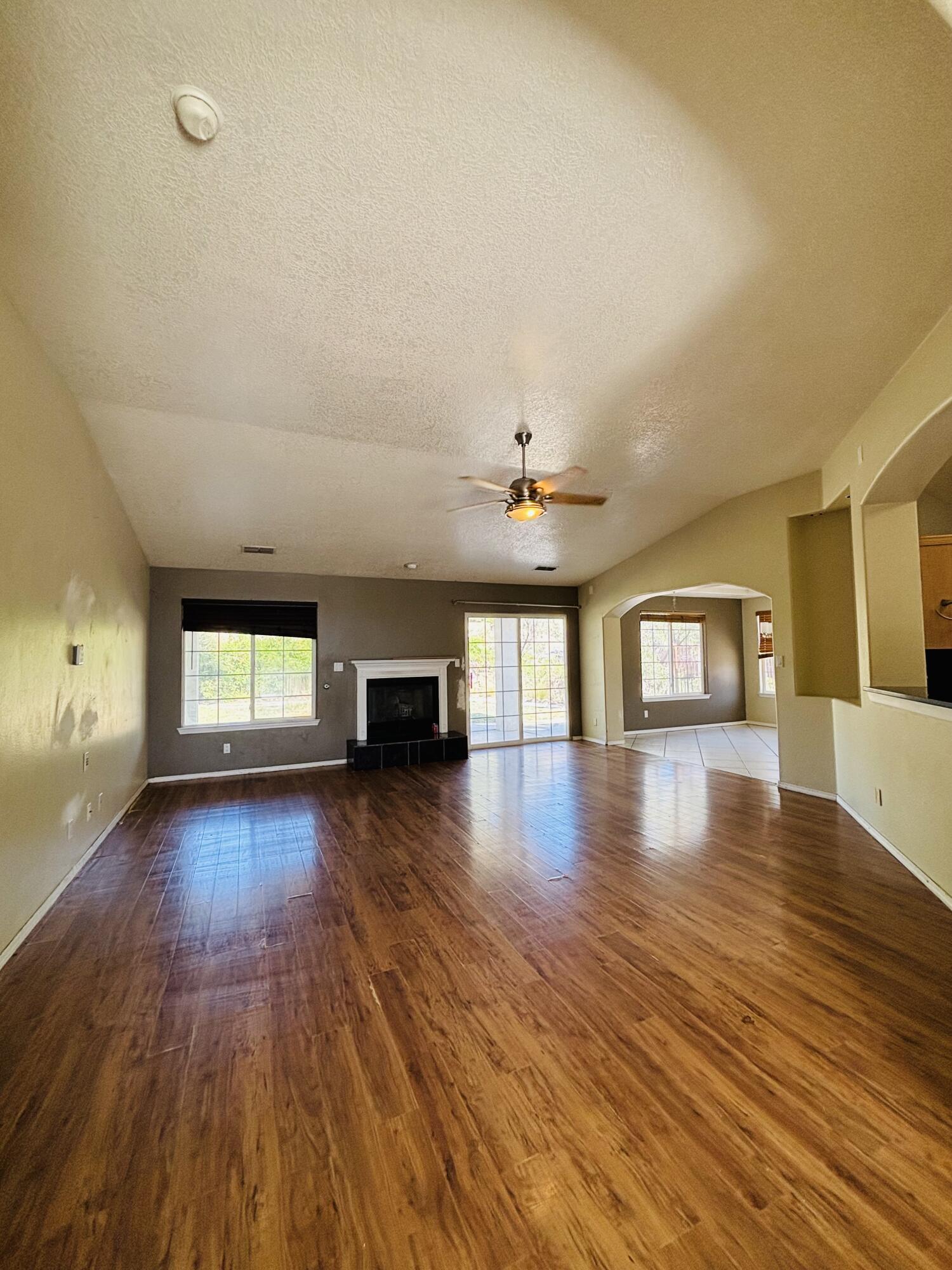 Photo 10 — 2417 Manzano Loop NE