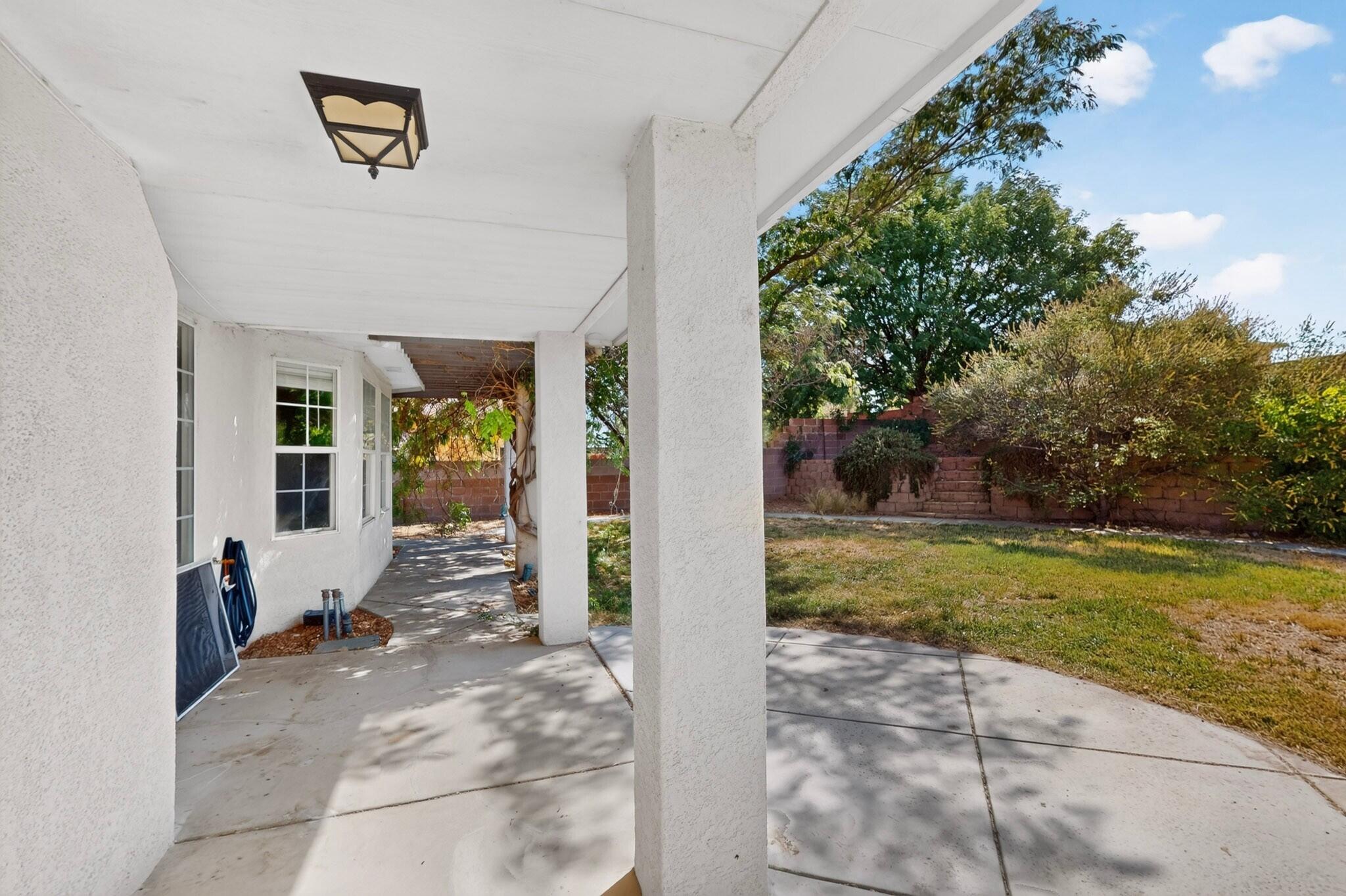 Photo 10 — 2417 Manzano Loop NE