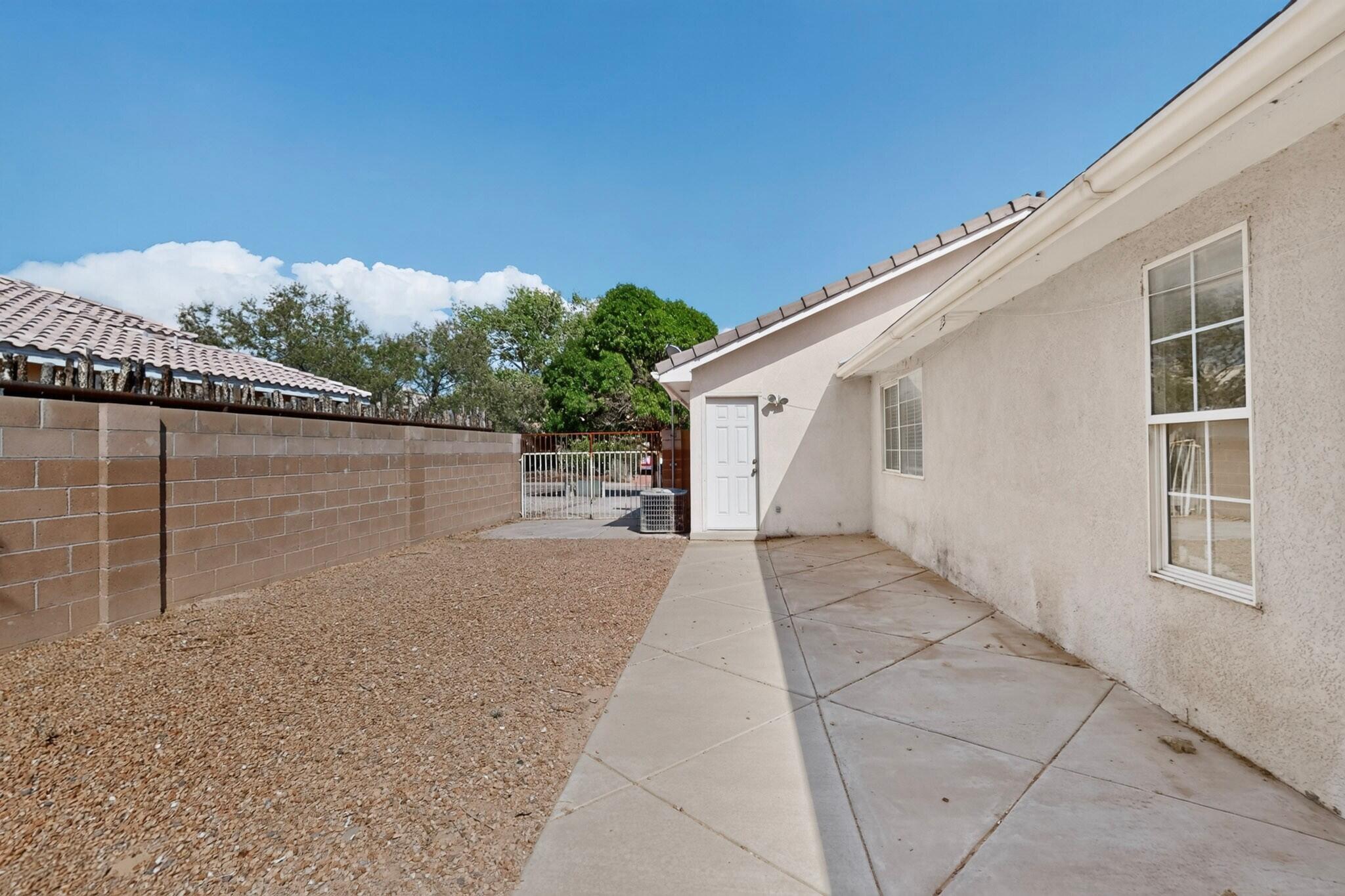 Photo 9 — 2417 Manzano Loop NE