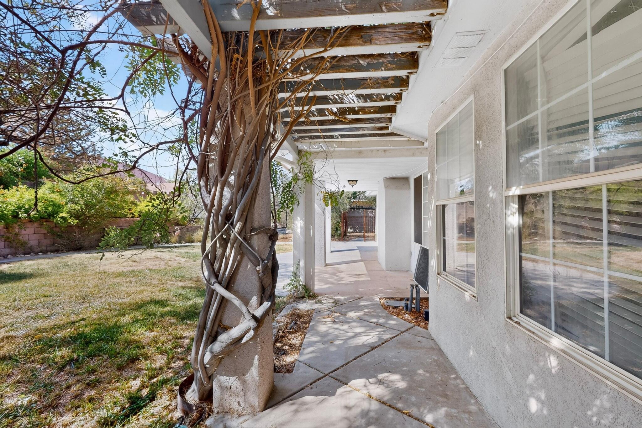 Photo 4 — 2417 Manzano Loop NE