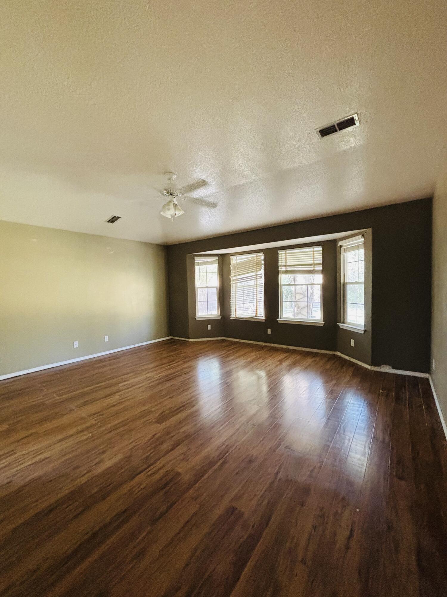 Photo 15 — 2417 Manzano Loop NE