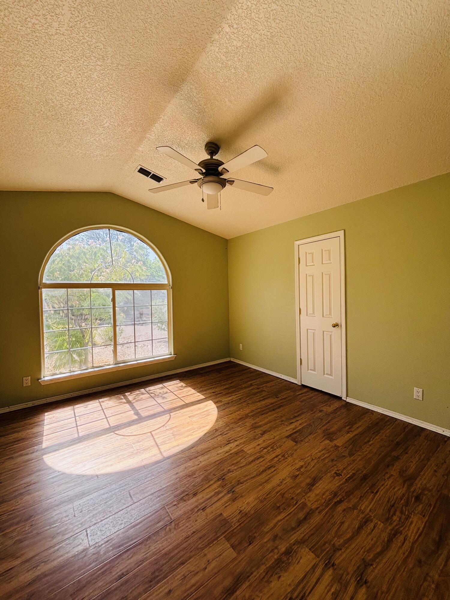 Photo 2 — 2417 Manzano Loop NE