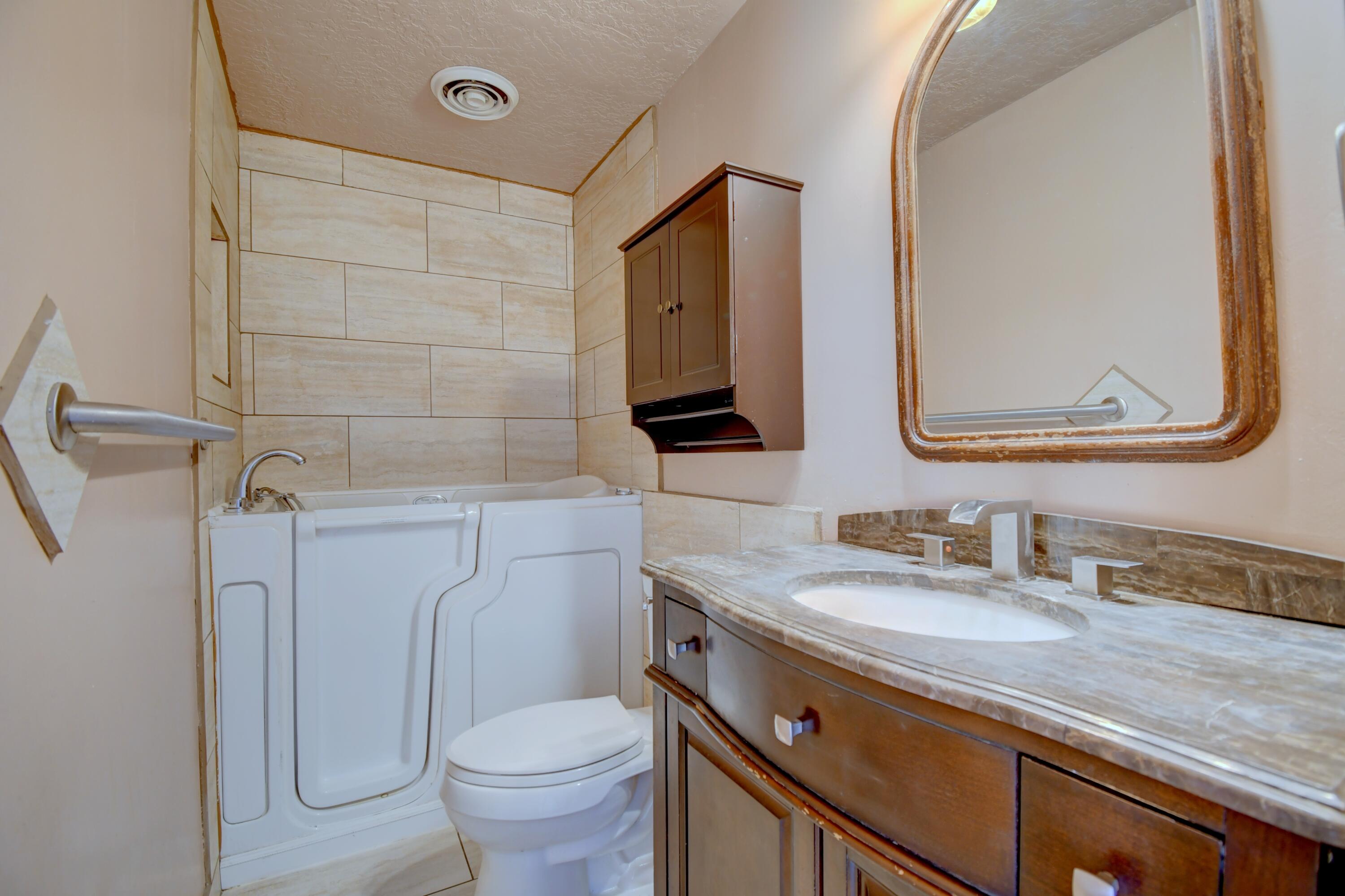 Photo 14 — 1141 Tapia Boulevard SW
