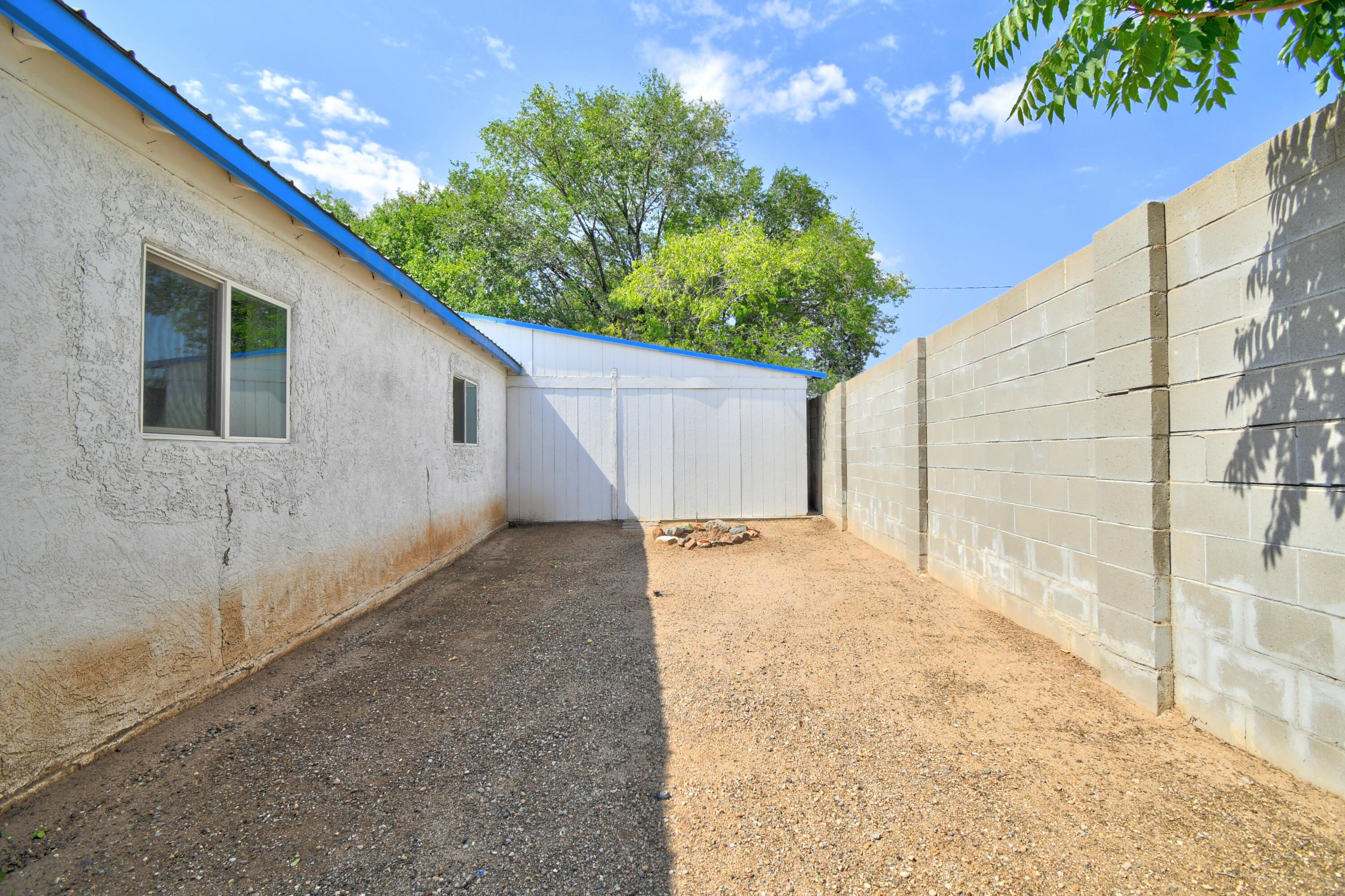 Photo 2 — 1141 Tapia Boulevard SW