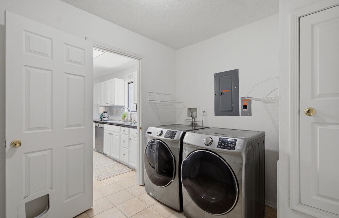 Photo 13 — 1906 Adonis Court NE