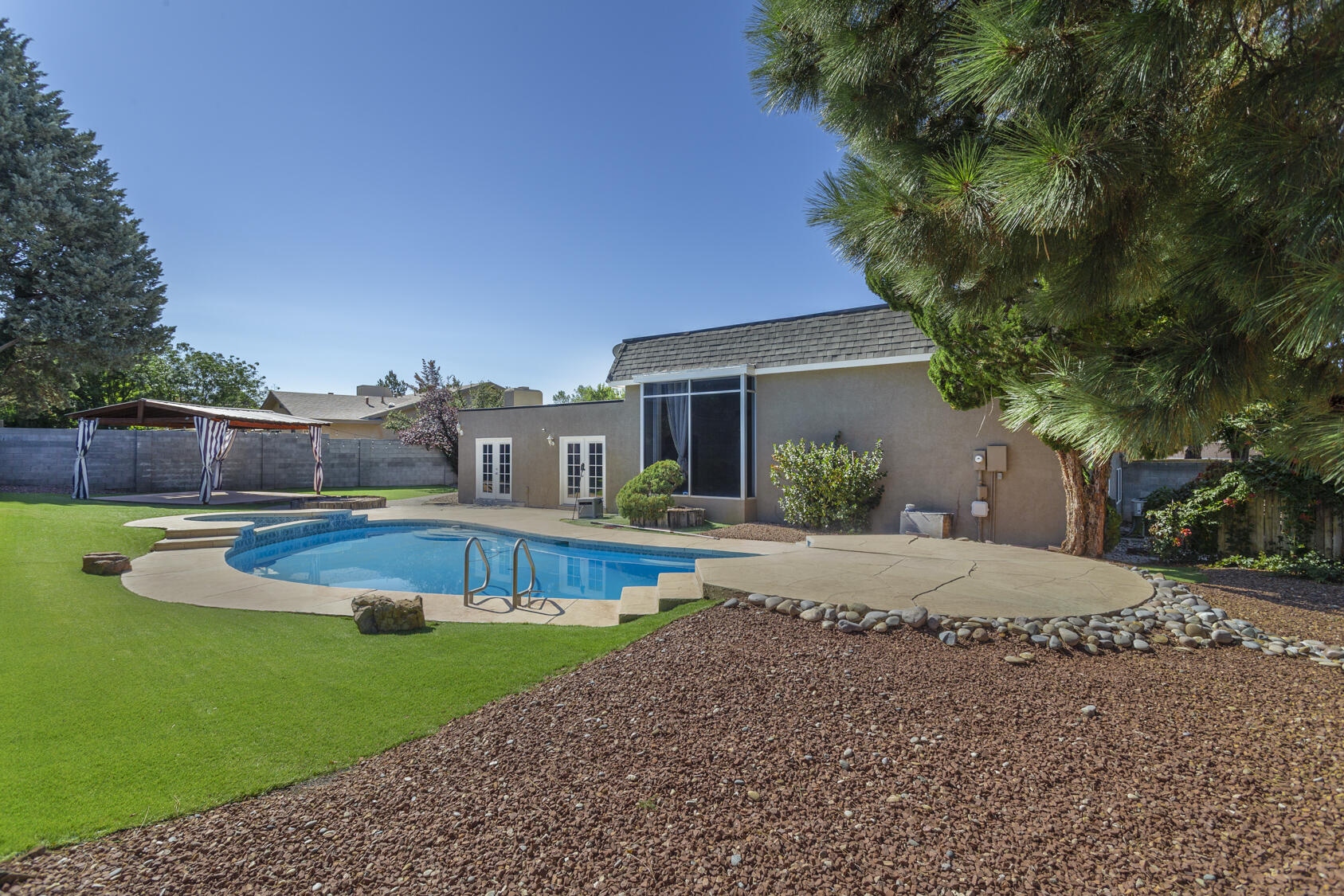 Photo 13 — 7413 El Morro Road NE