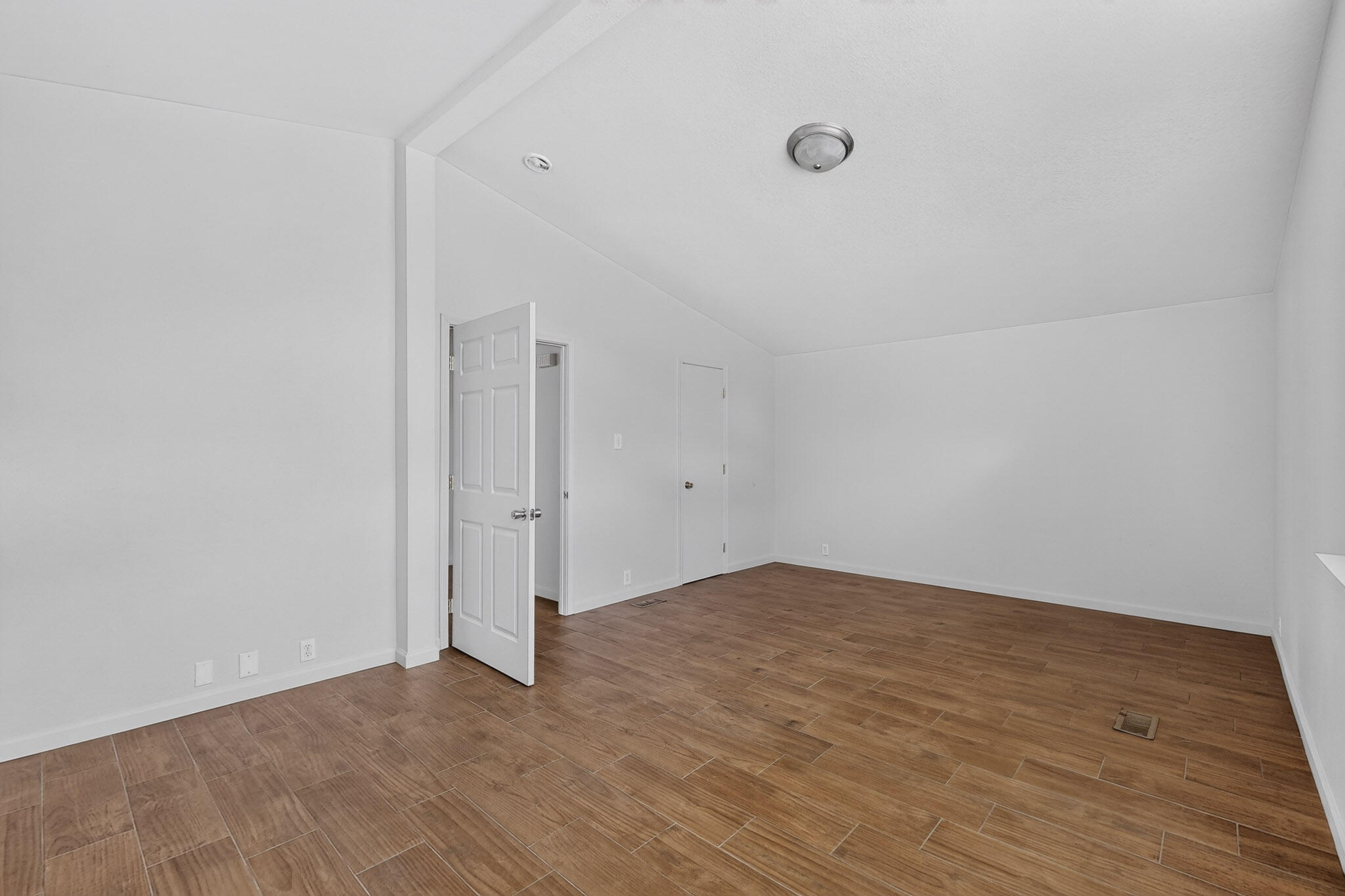Photo 19 — 7201 Canary Lane NE