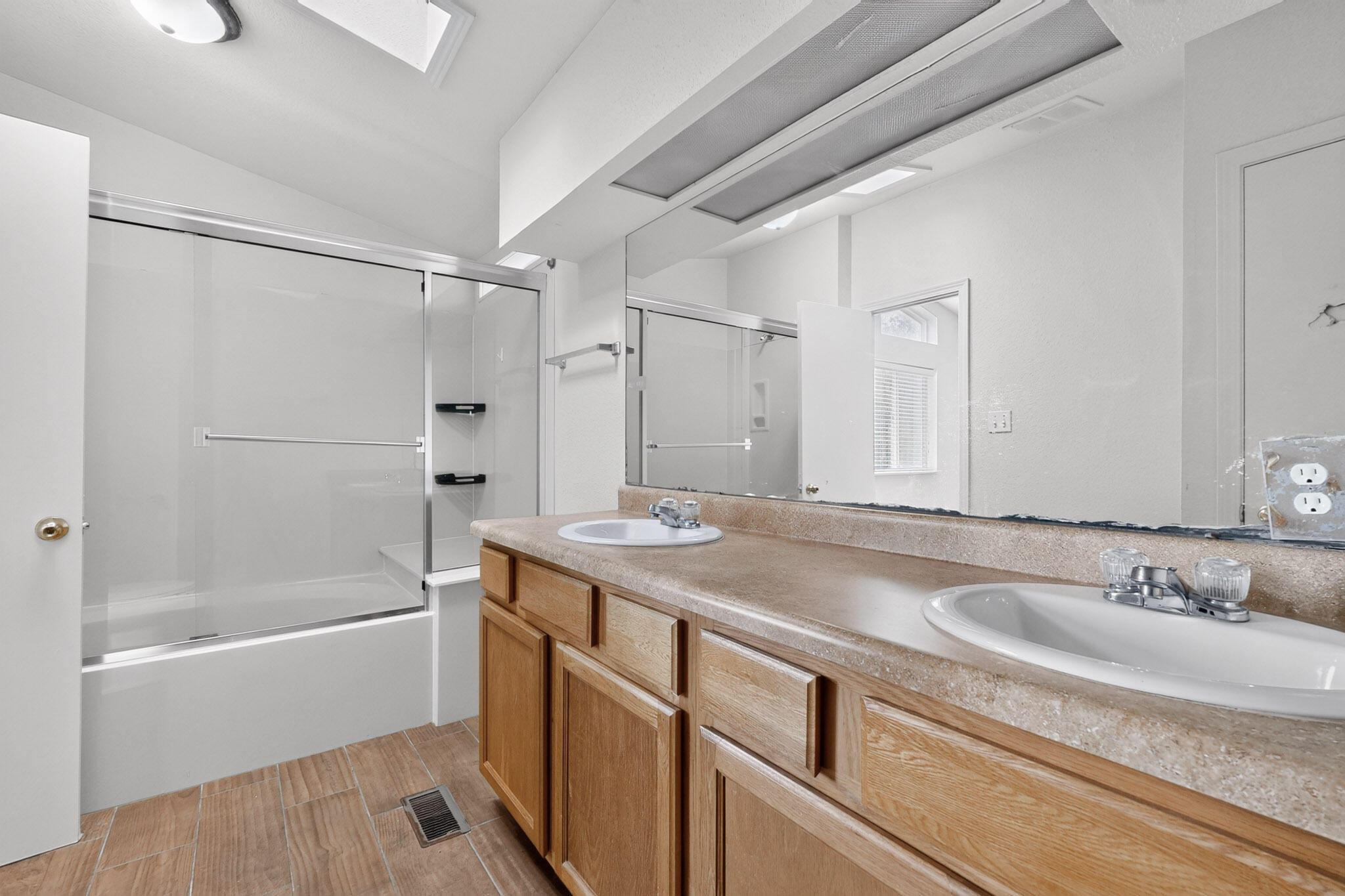 Photo 18 — 7201 Canary Lane NE