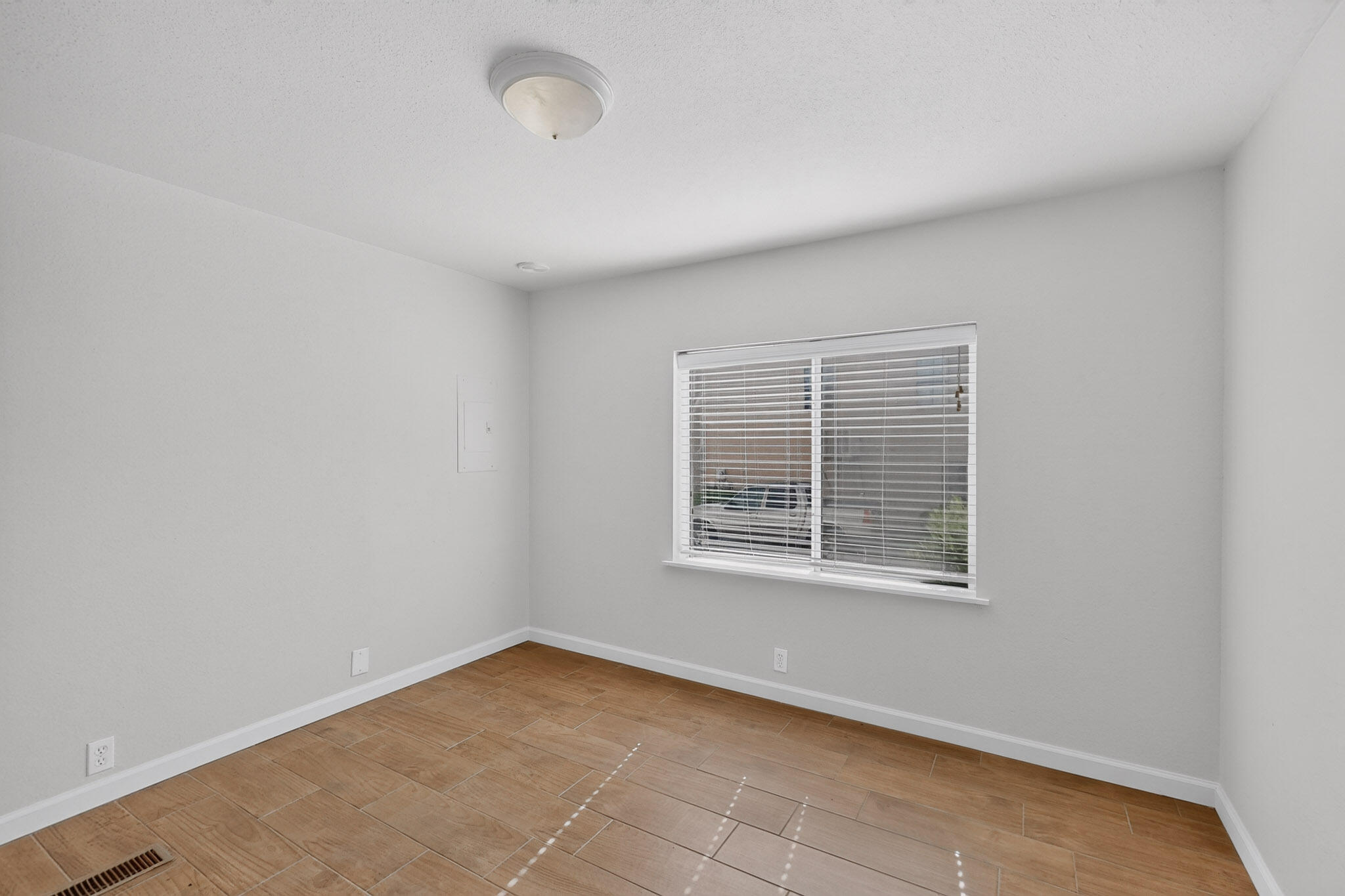 Photo 13 — 7201 Canary Lane NE