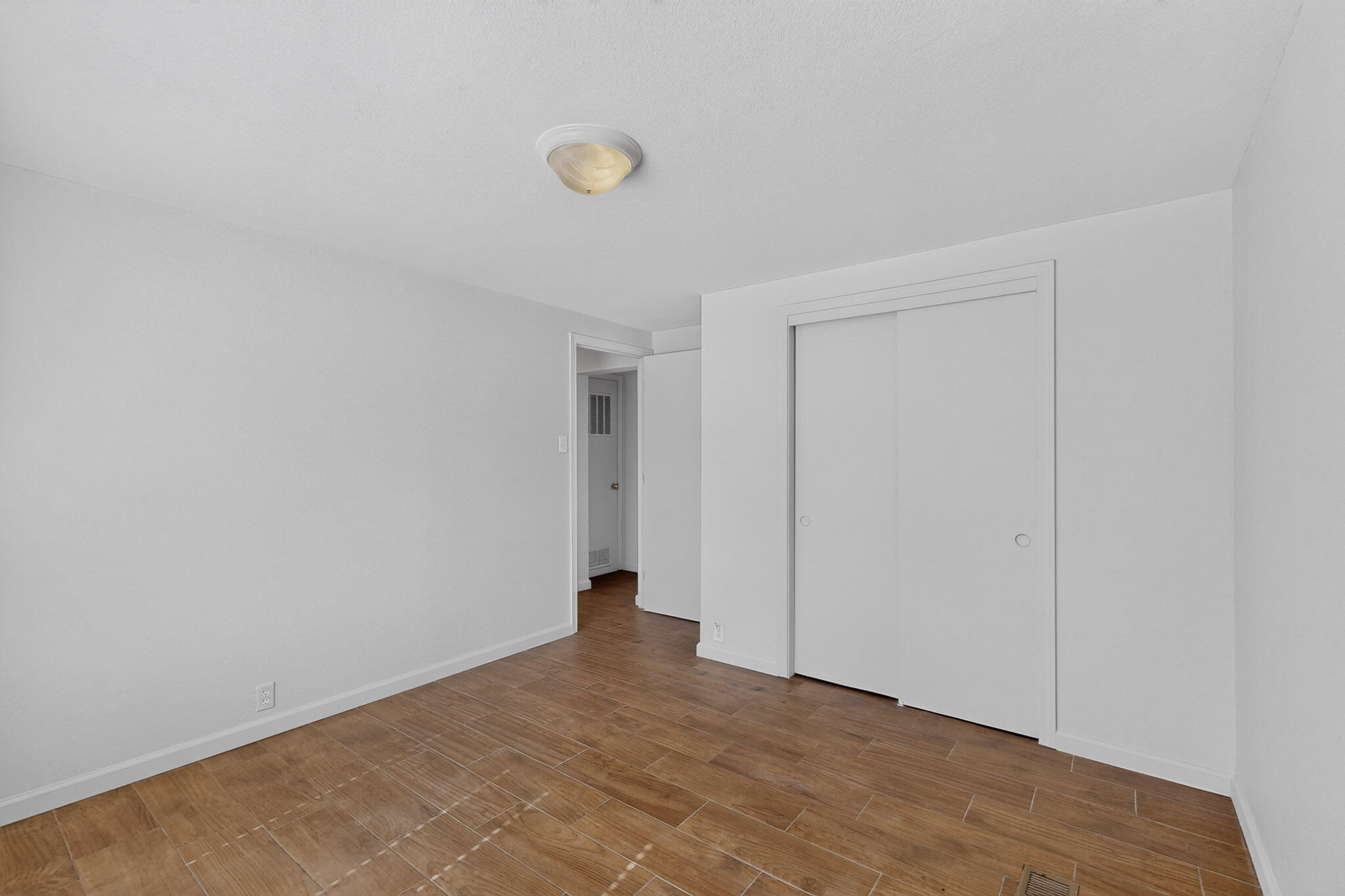 Photo 12 — 7201 Canary Lane NE