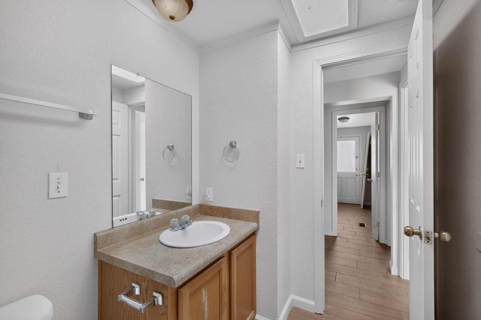 Photo 10 — 7201 Canary Lane NE