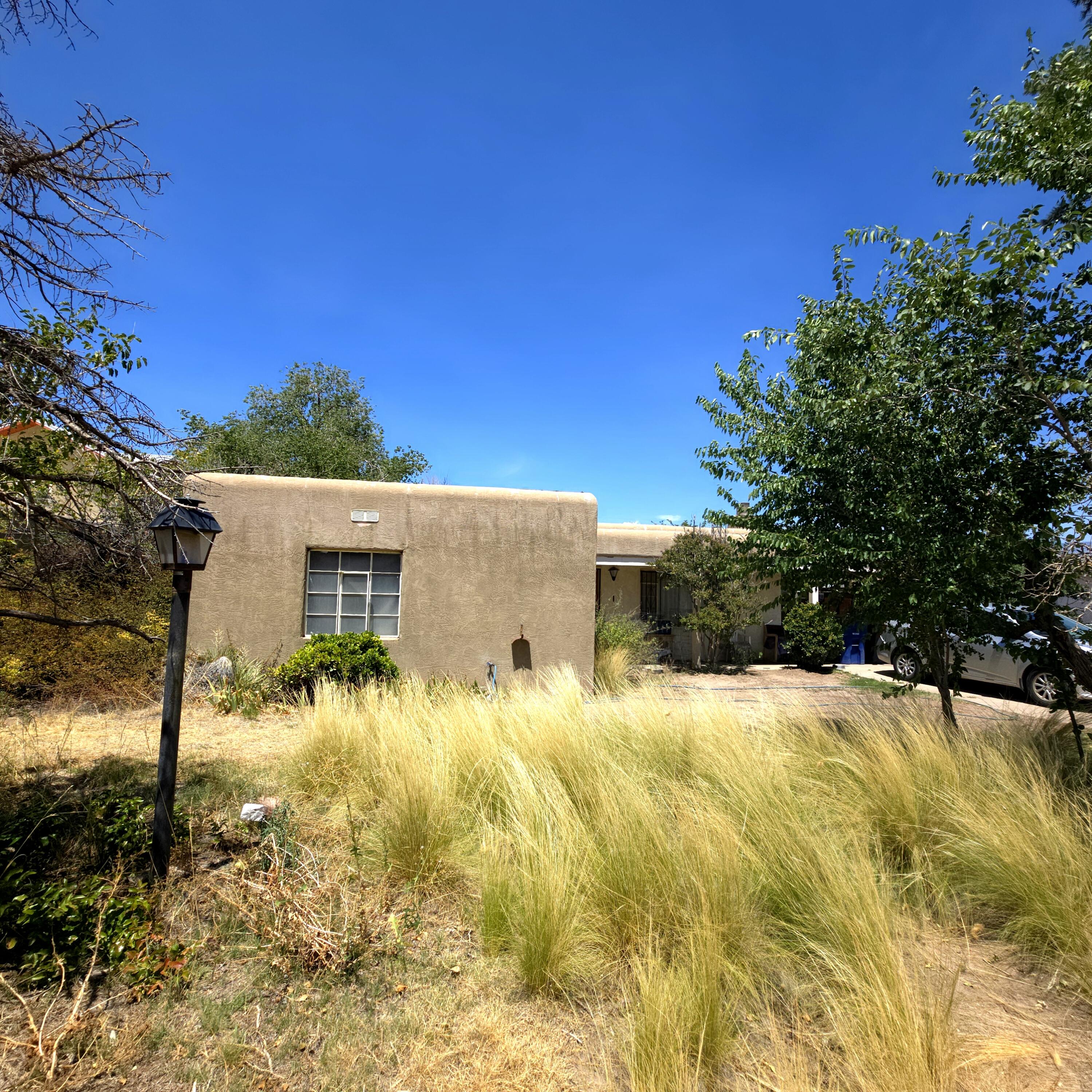 1013 La Poblana Road NW, Albuquerque, NM 87107