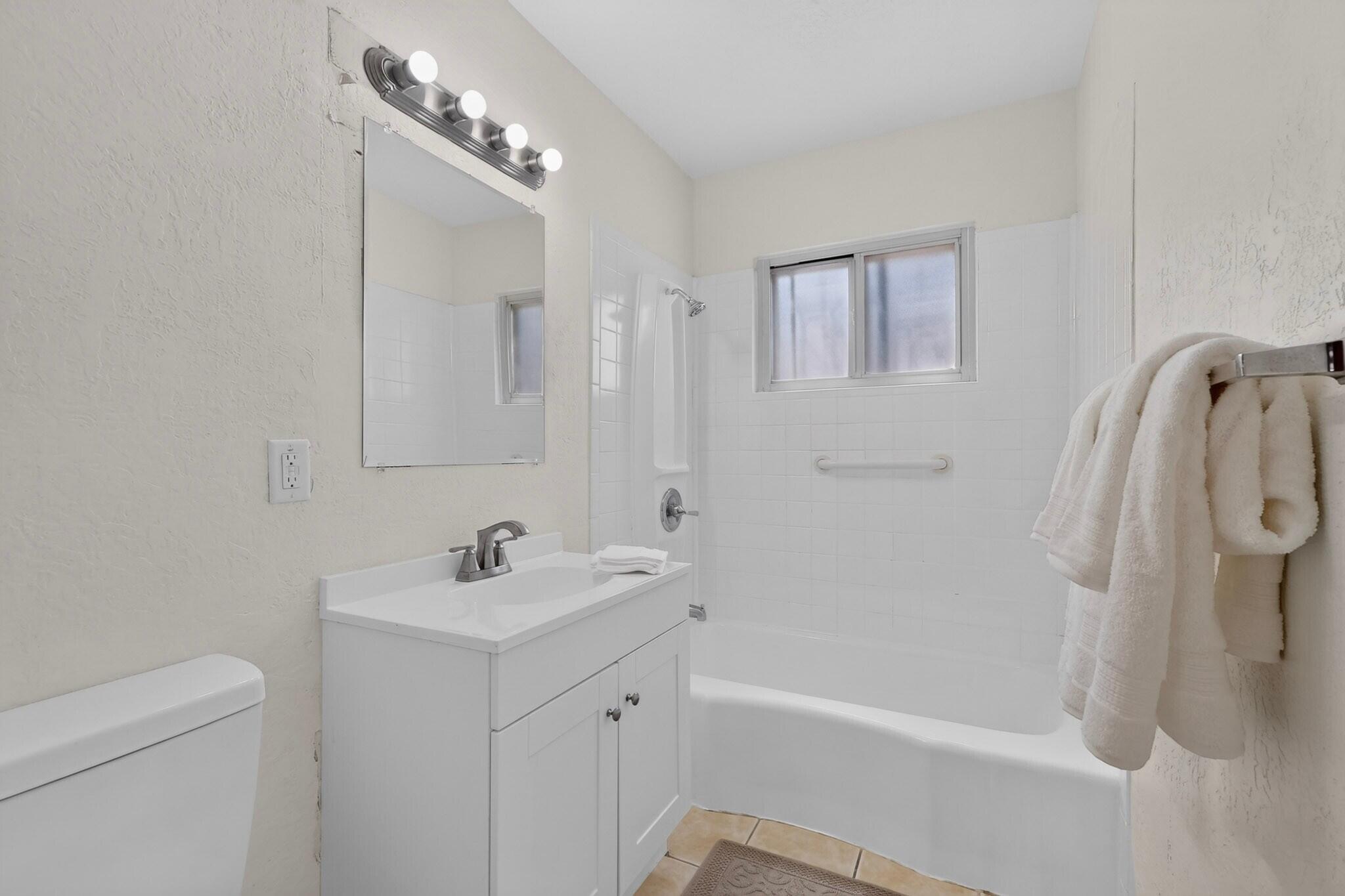 Photo 18 — 821 Cagua Drive SE