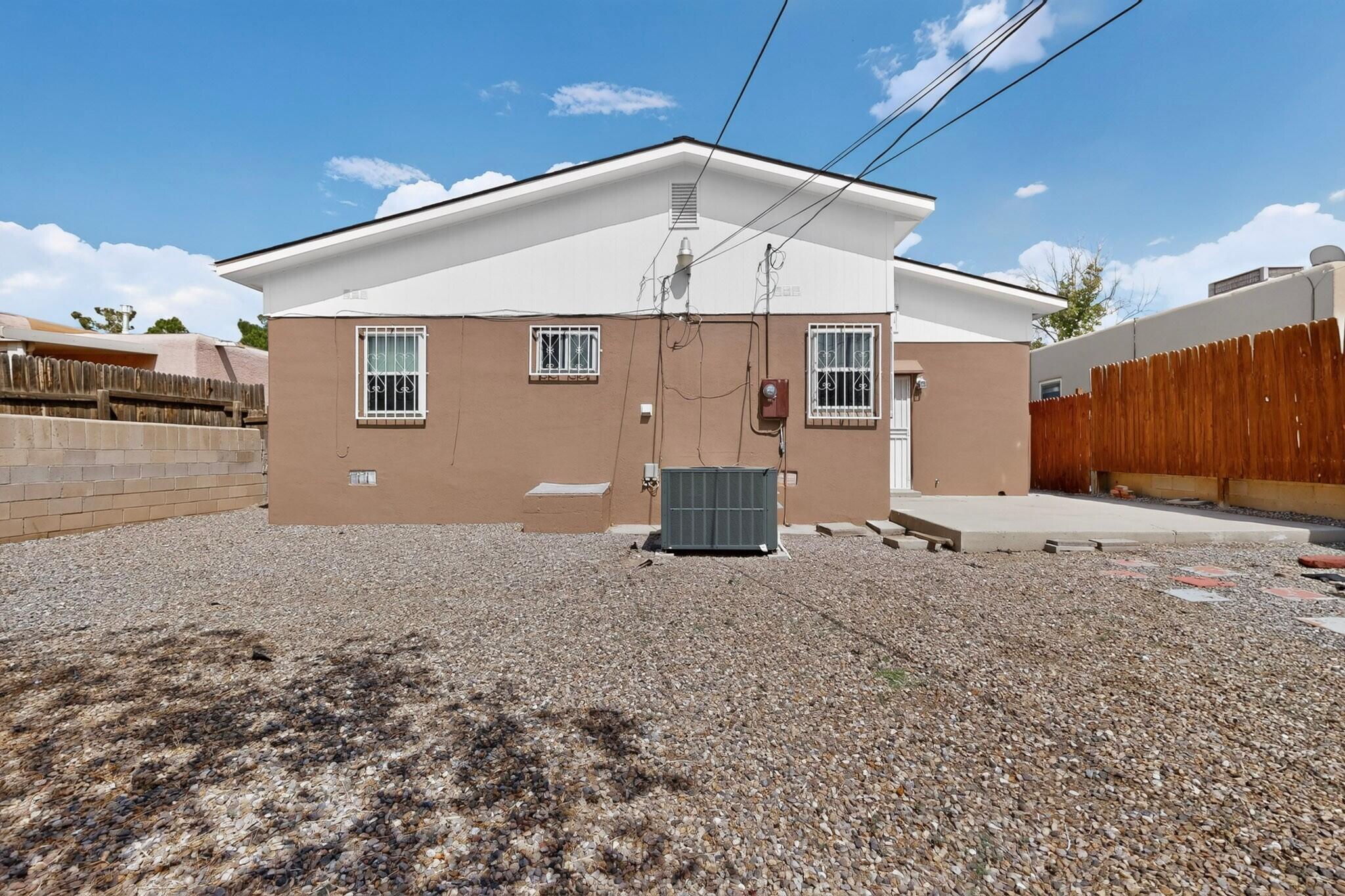 Photo 12 — 821 Cagua Drive SE