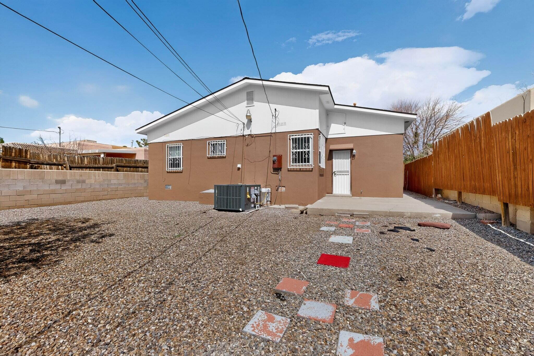 Photo 11 — 821 Cagua Drive SE