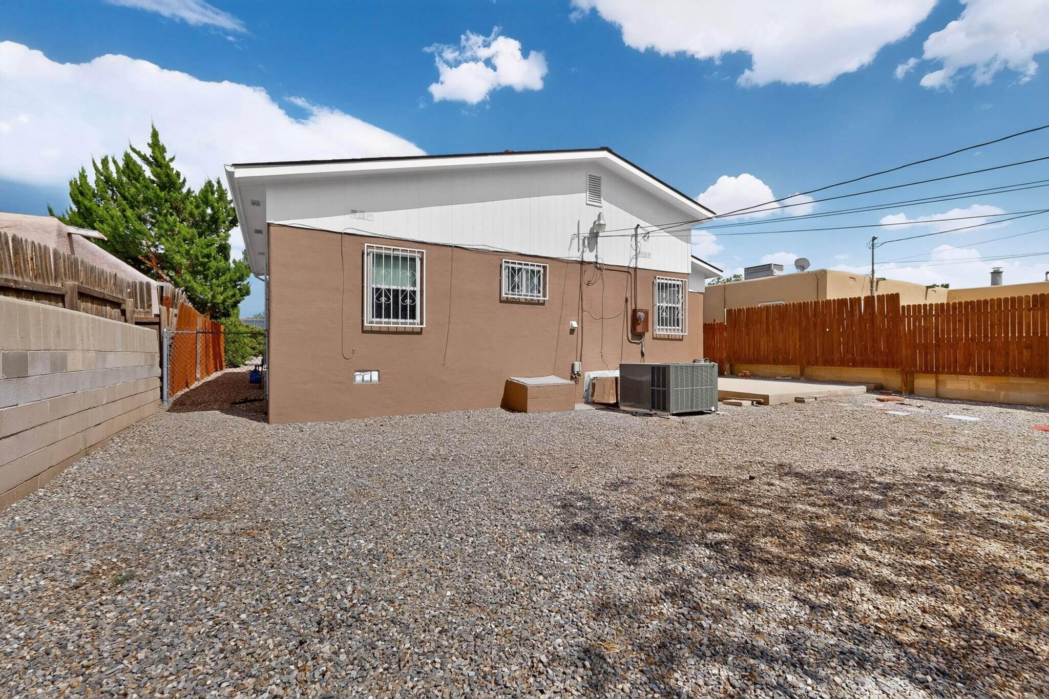 Photo 10 — 821 Cagua Drive SE