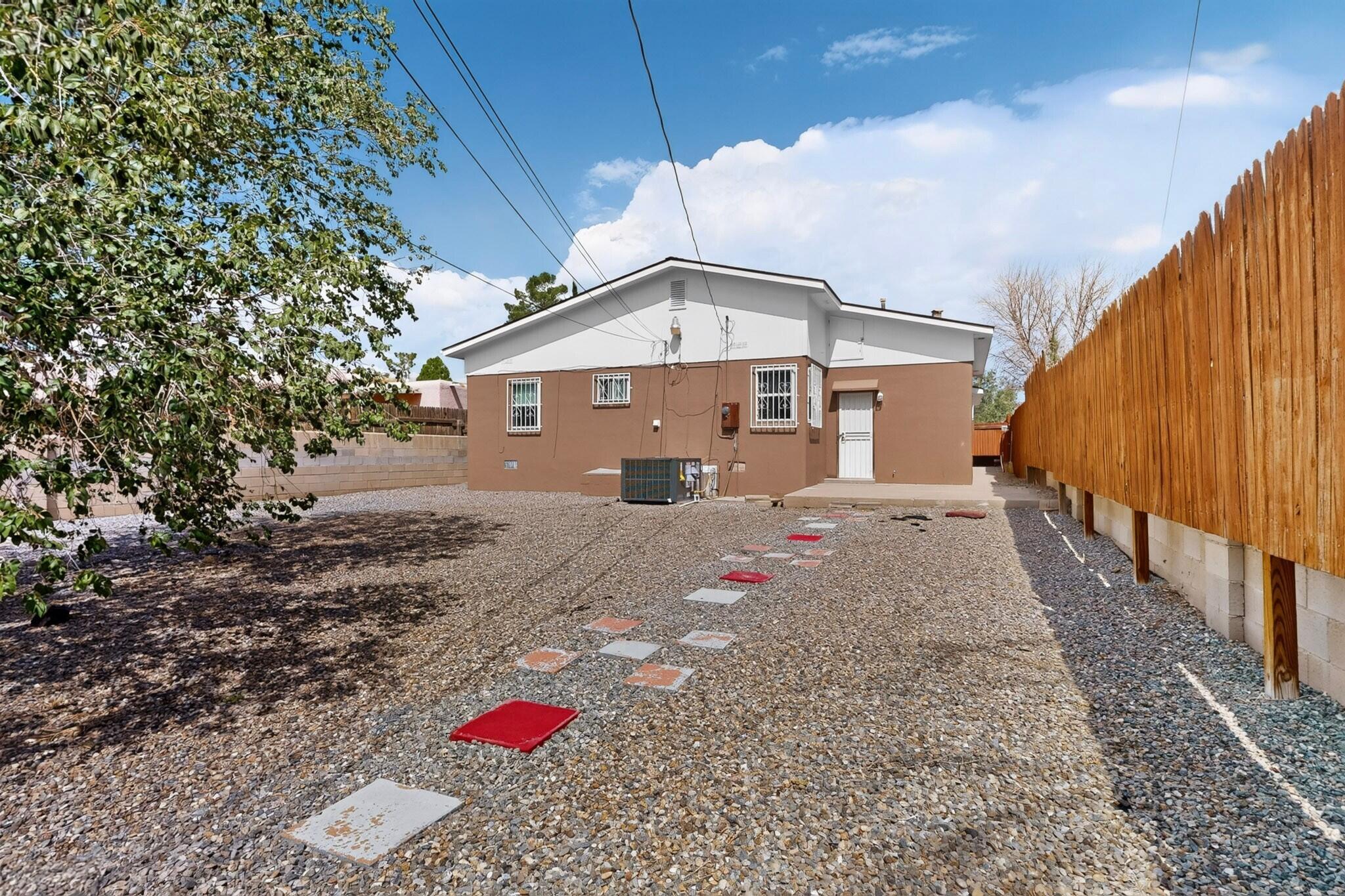 Photo 9 — 821 Cagua Drive SE