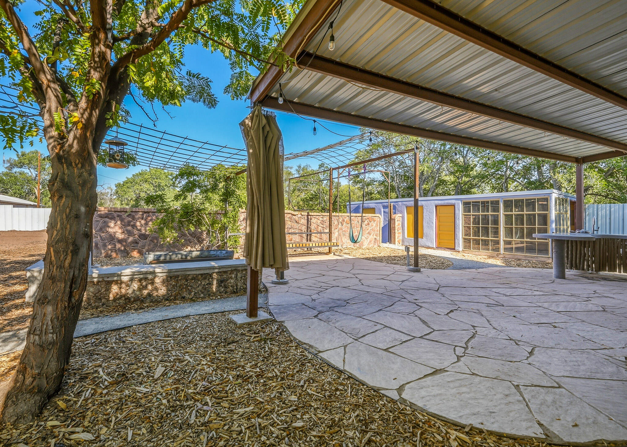 Photo 16 — 613 Isleta Boulevard SW