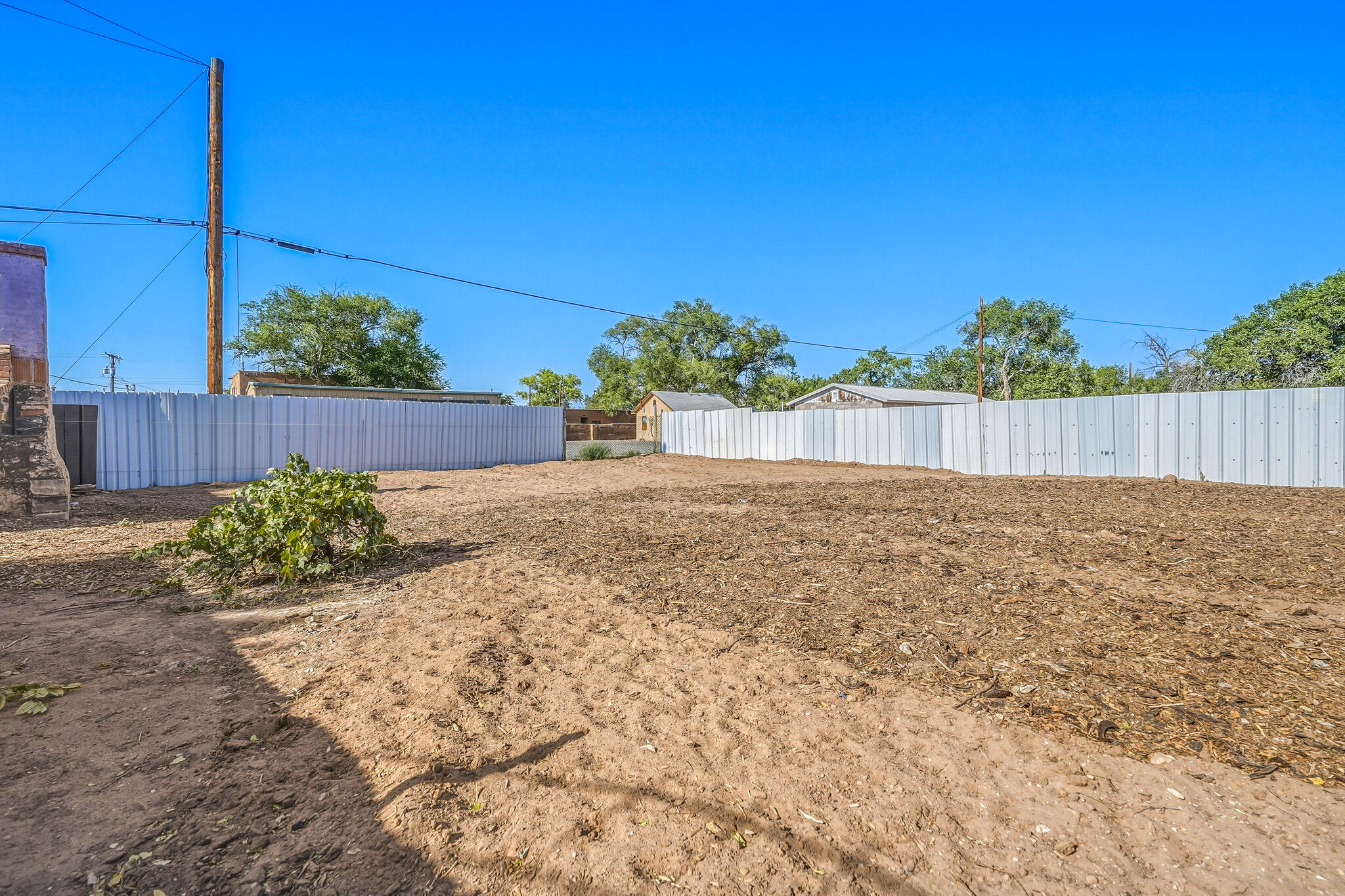 Photo 5 — 613 Isleta Boulevard SW