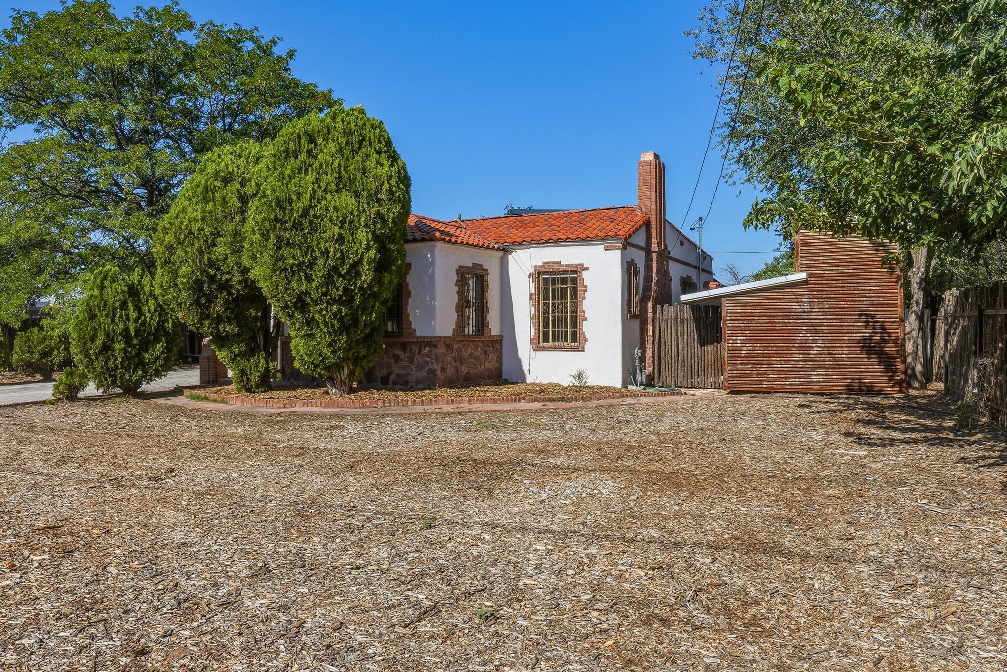 Photo 10 — 613 Isleta Boulevard SW