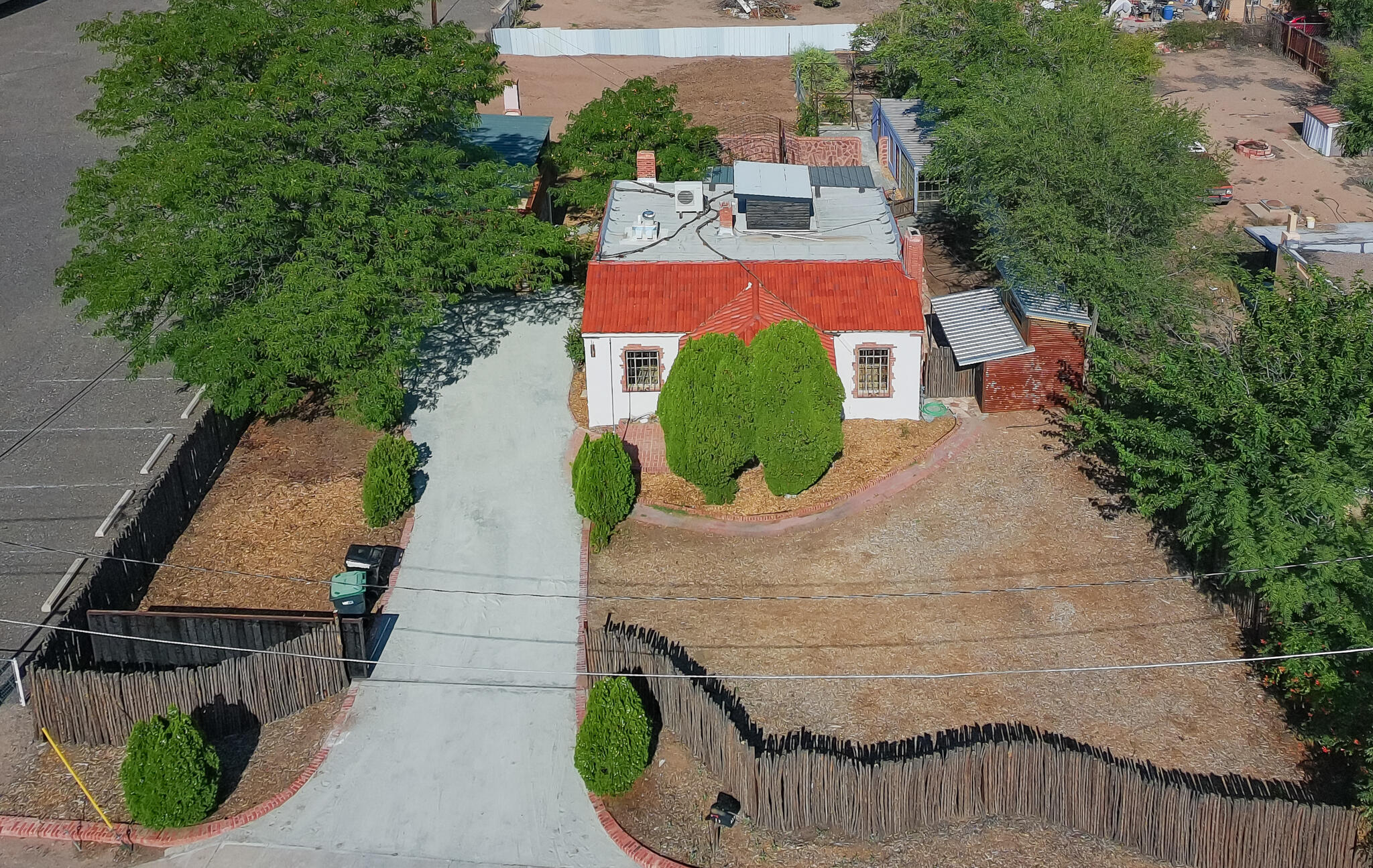 Photo 3 — 613 Isleta Boulevard SW