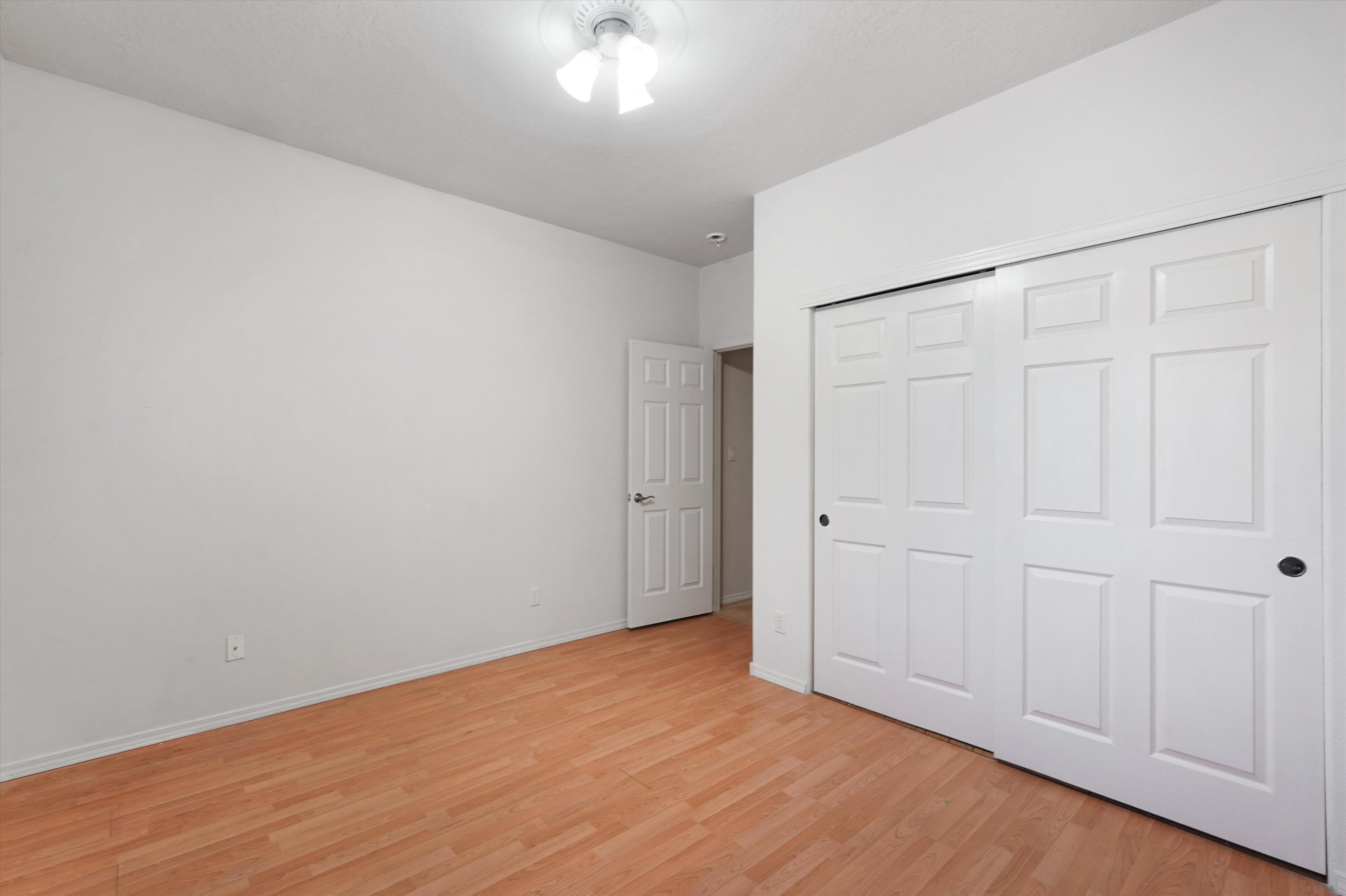 Photo 15 — 5524 Gladstone Drive NE