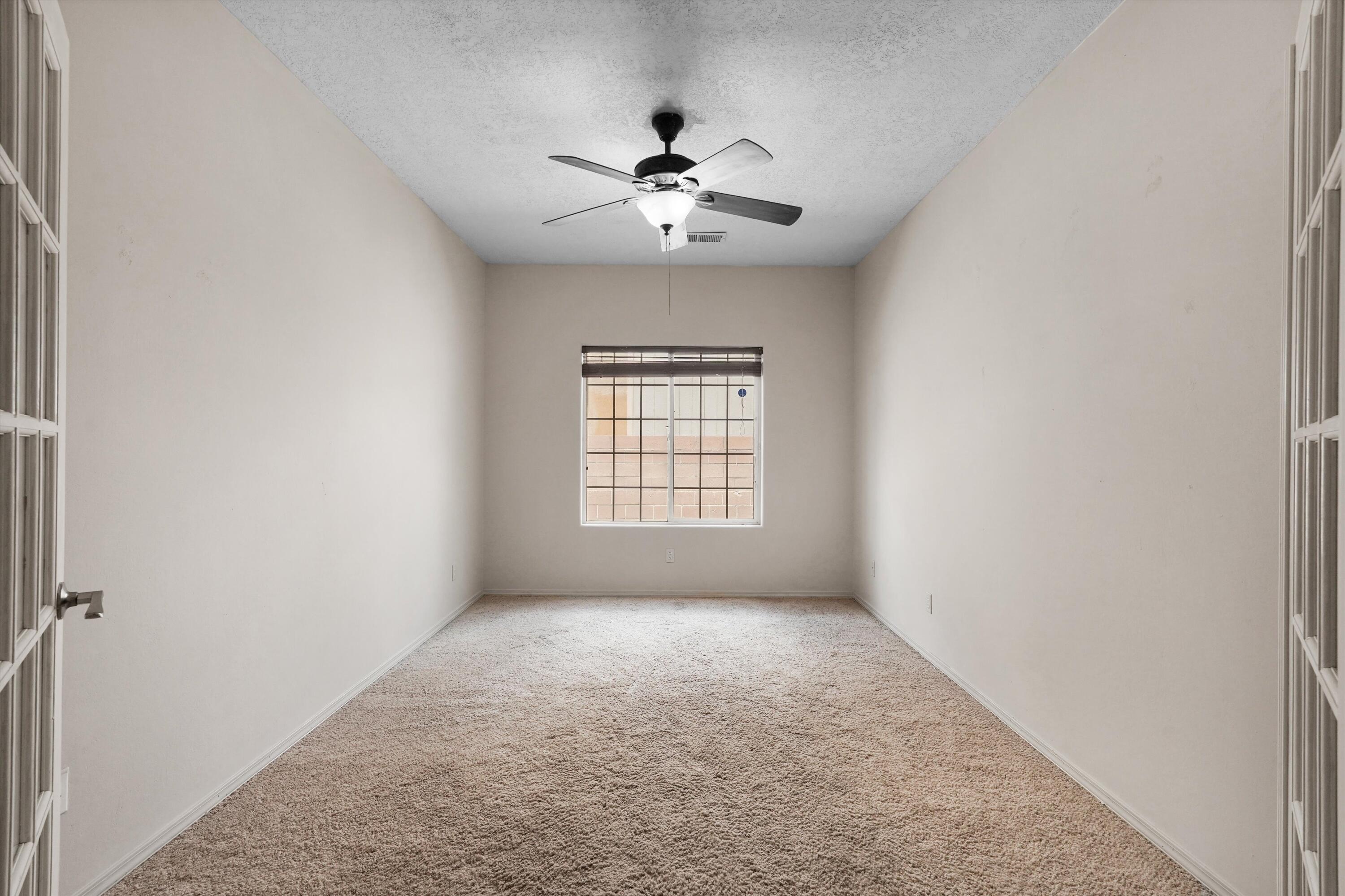 Photo 12 — 5524 Gladstone Drive NE