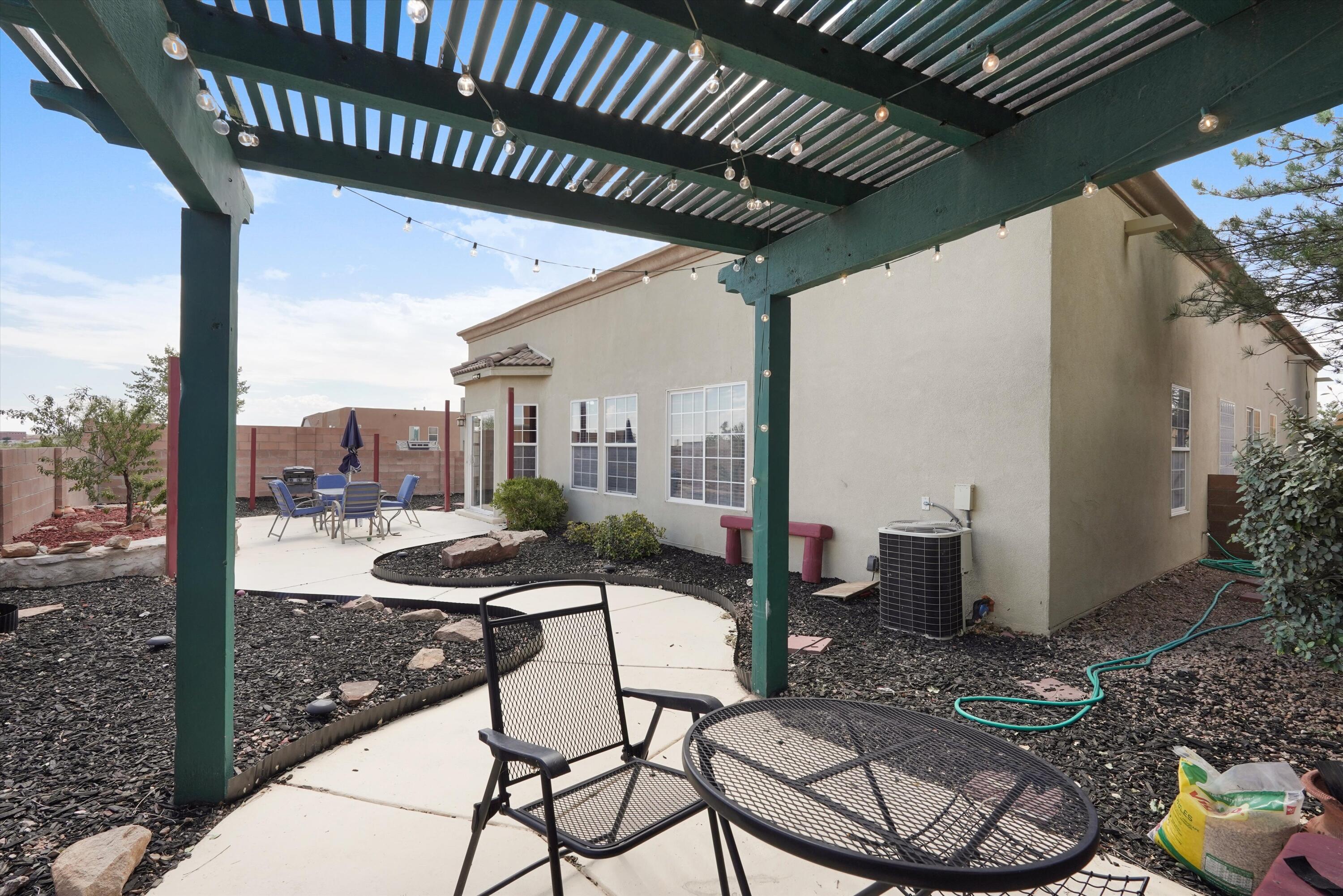 Photo 4 — 5524 Gladstone Drive NE