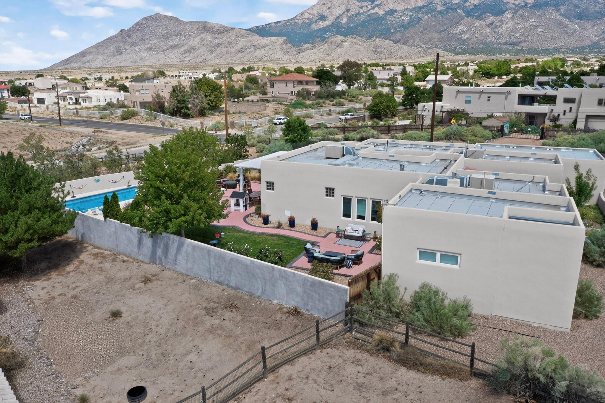 Photo 11 — 9215 Ventura Street NE