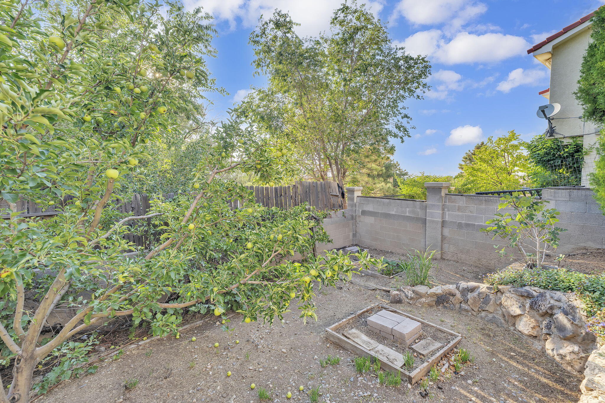 Photo 11 — 1805 Valdez Drive NE
