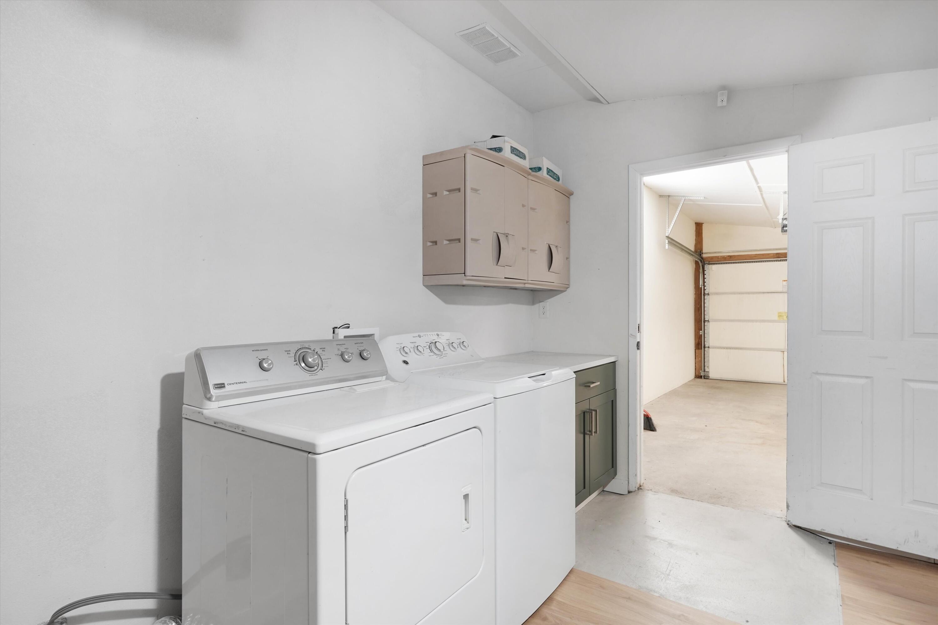 Photo 8 — 400 Sierra Drive SE