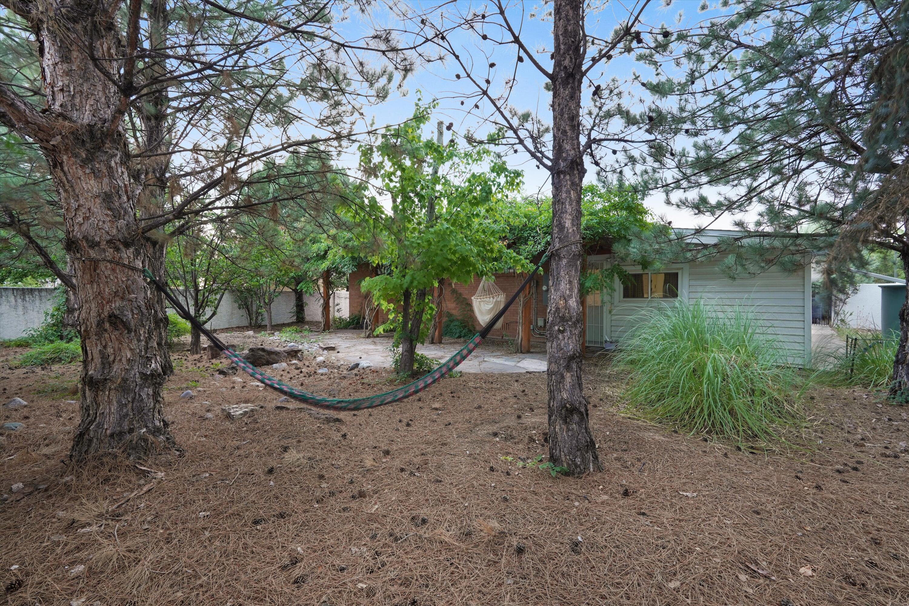 Photo 4 — 400 Sierra Drive SE