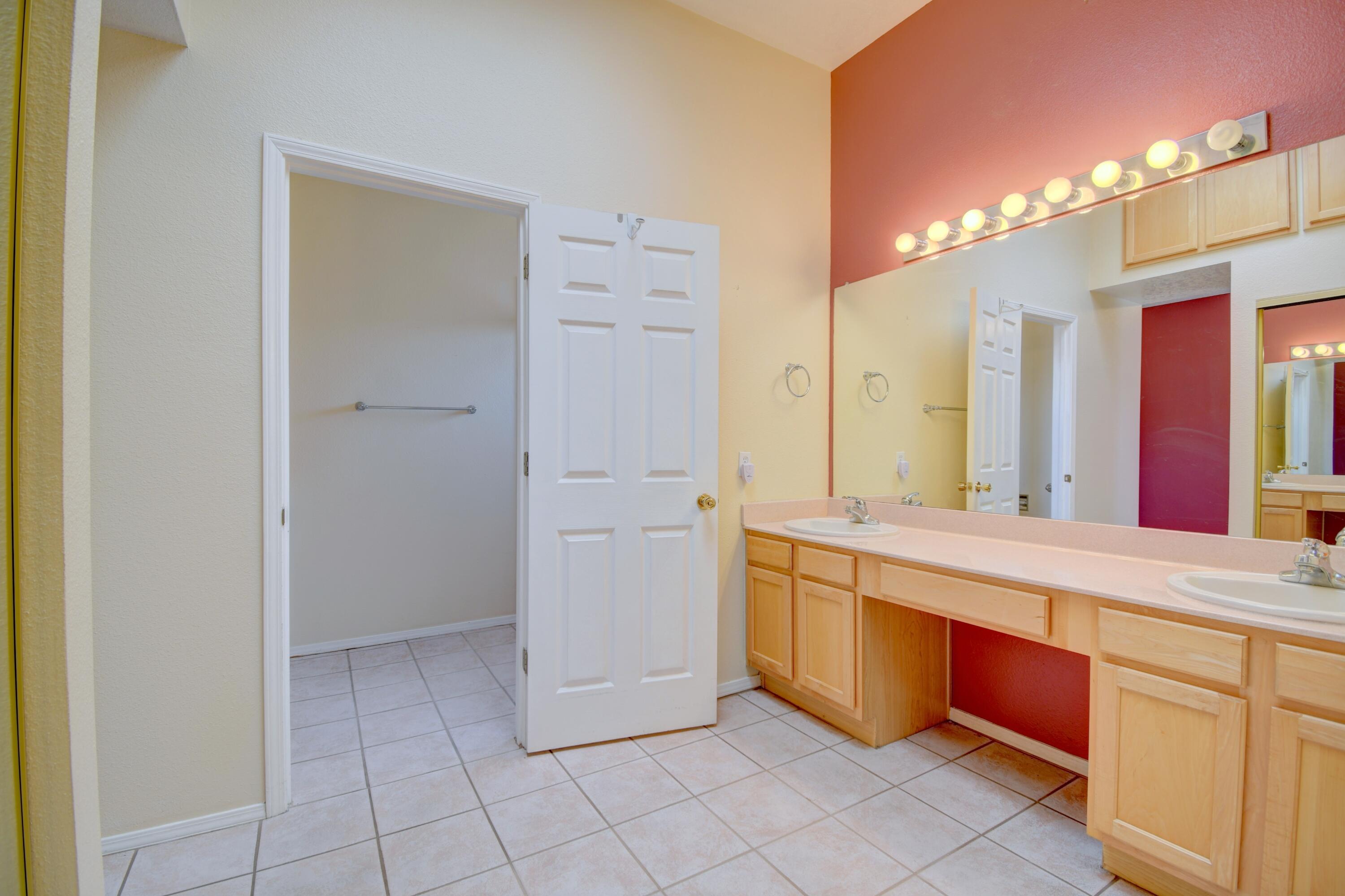 Photo 15 — 4921 Hayworth Hills Drive NE