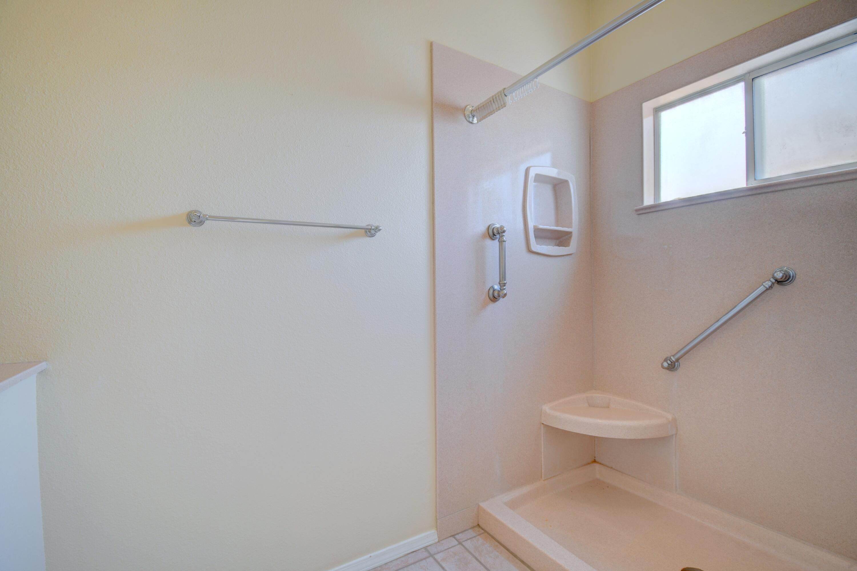 Photo 14 — 4921 Hayworth Hills Drive NE