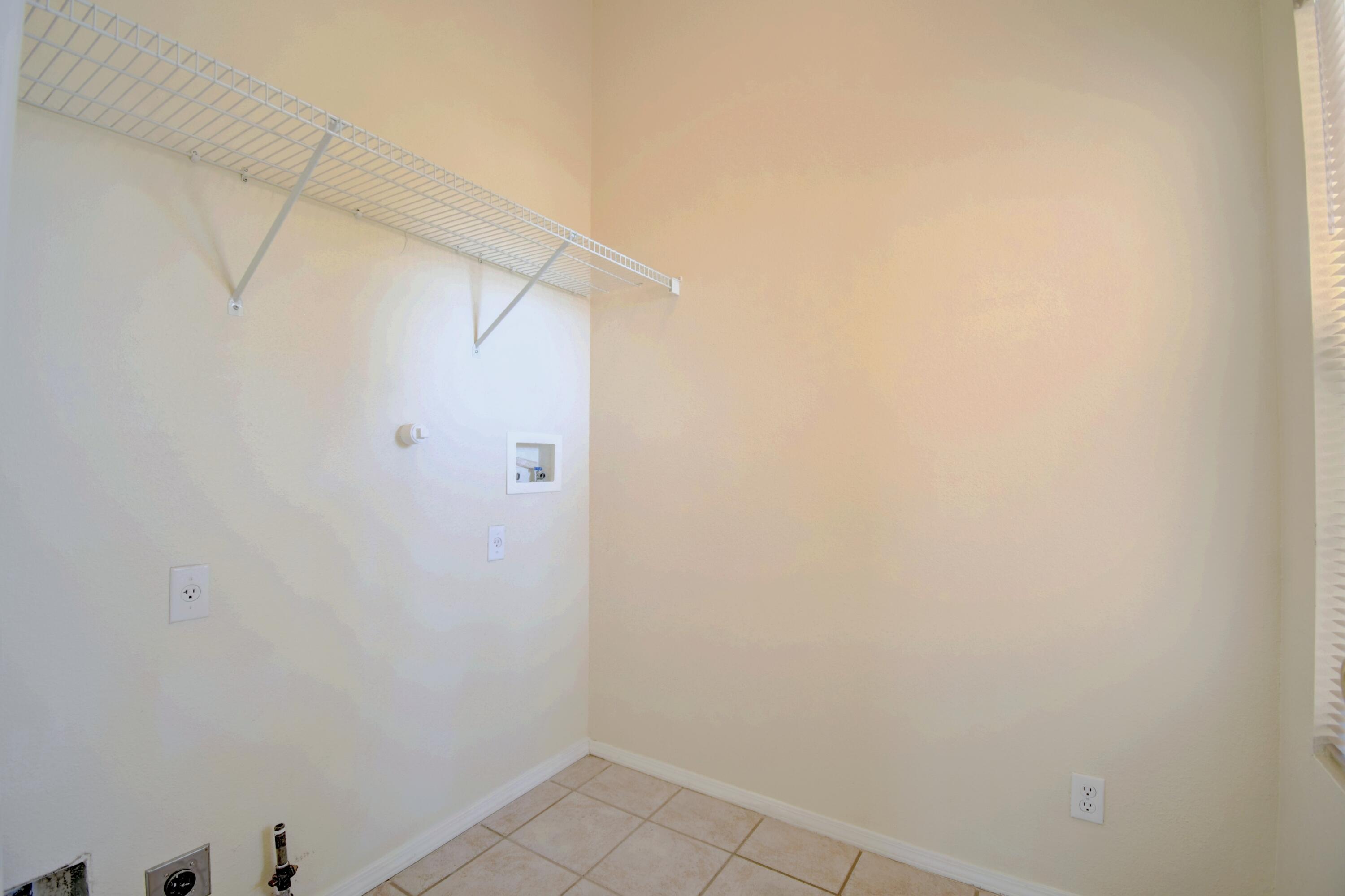 Photo 10 — 4921 Hayworth Hills Drive NE