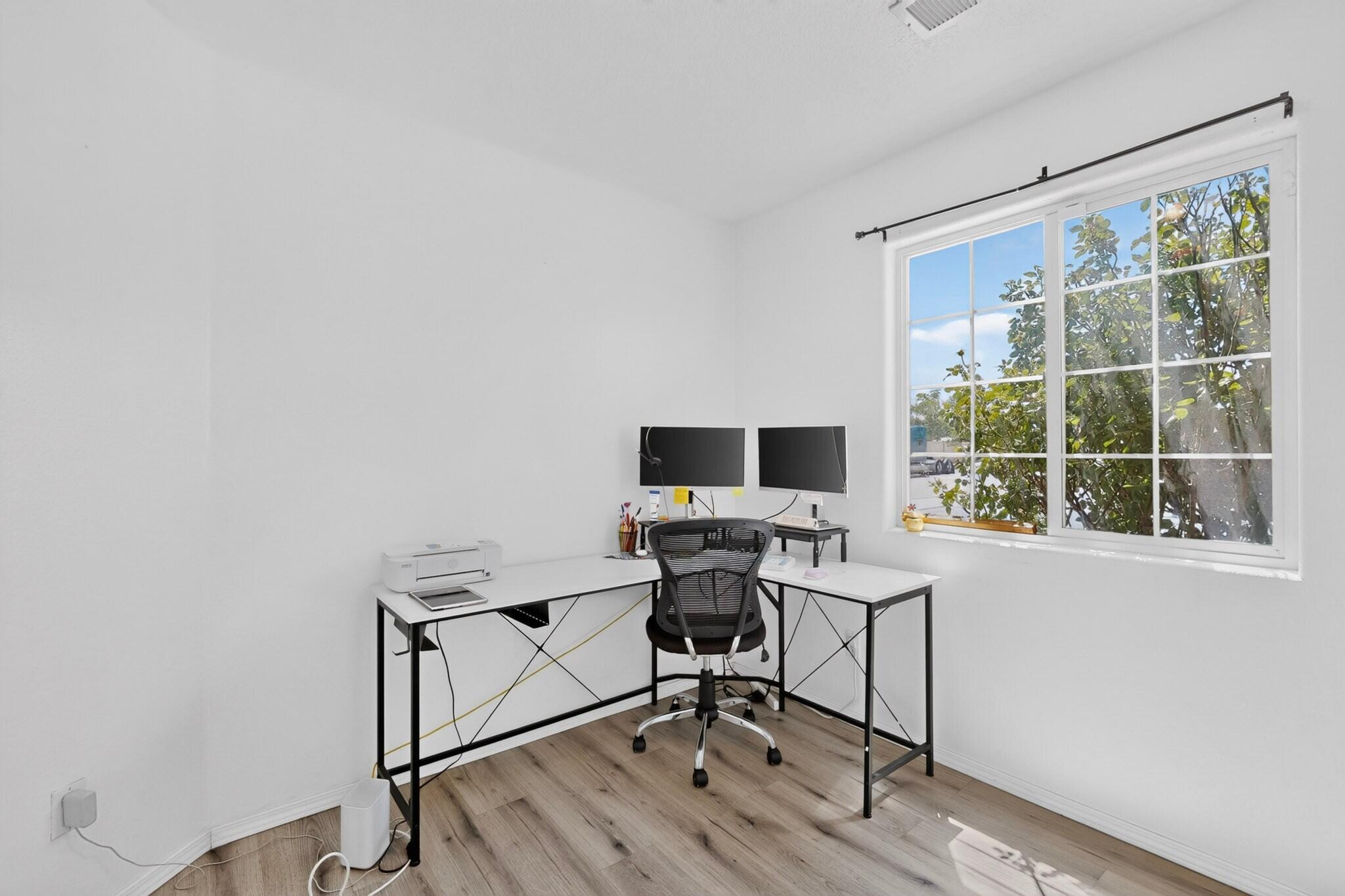 Photo 17 — 736 Torretta Drive SW