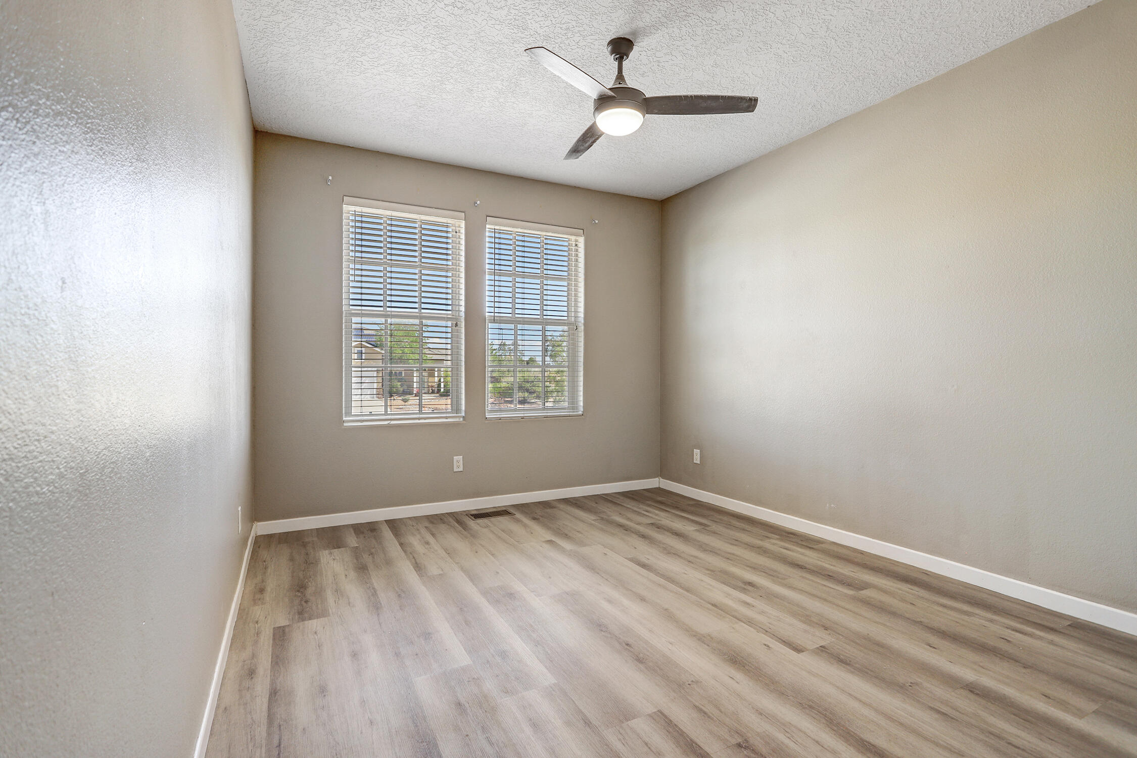 Photo 18 — 2212 Garden Road NE