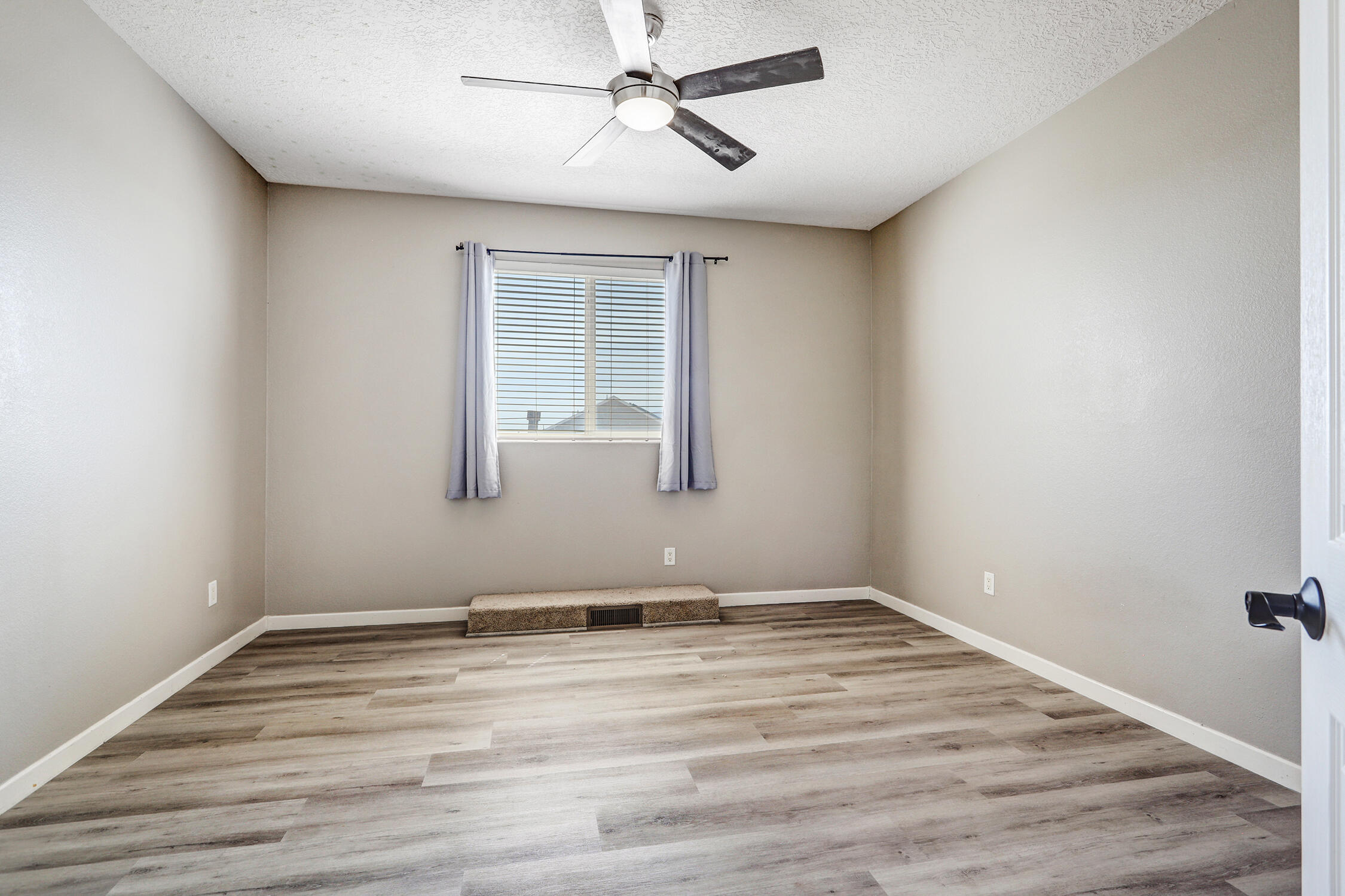 Photo 16 — 2212 Garden Road NE