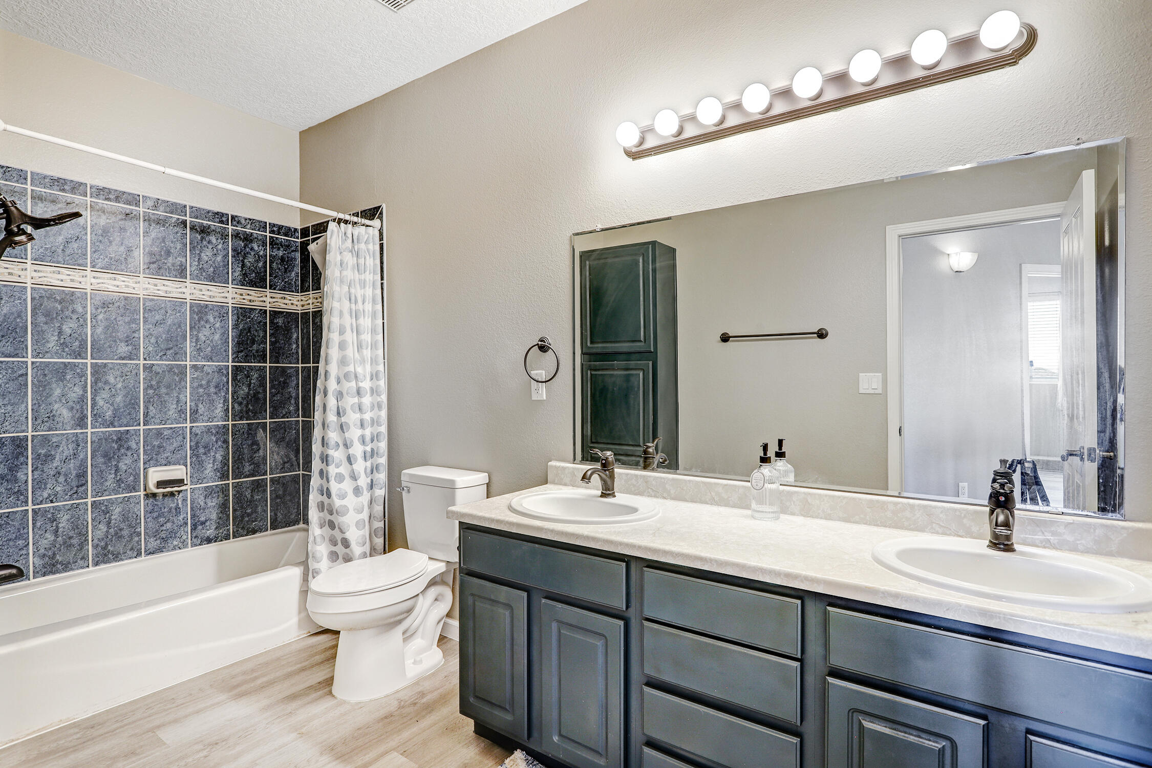 Photo 12 — 2212 Garden Road NE