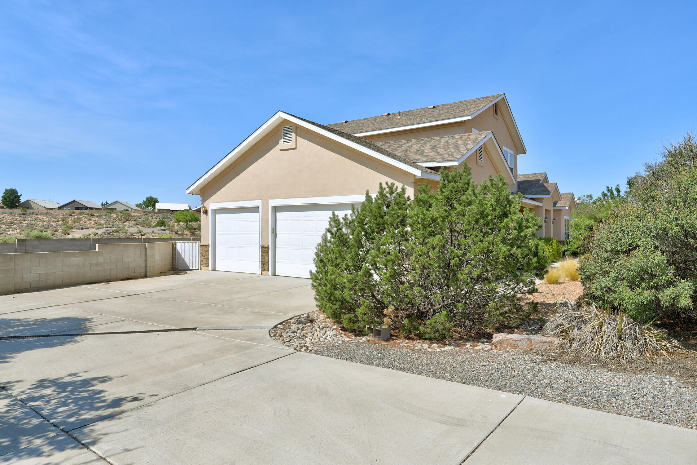 Photo 5 — 2212 Garden Road NE
