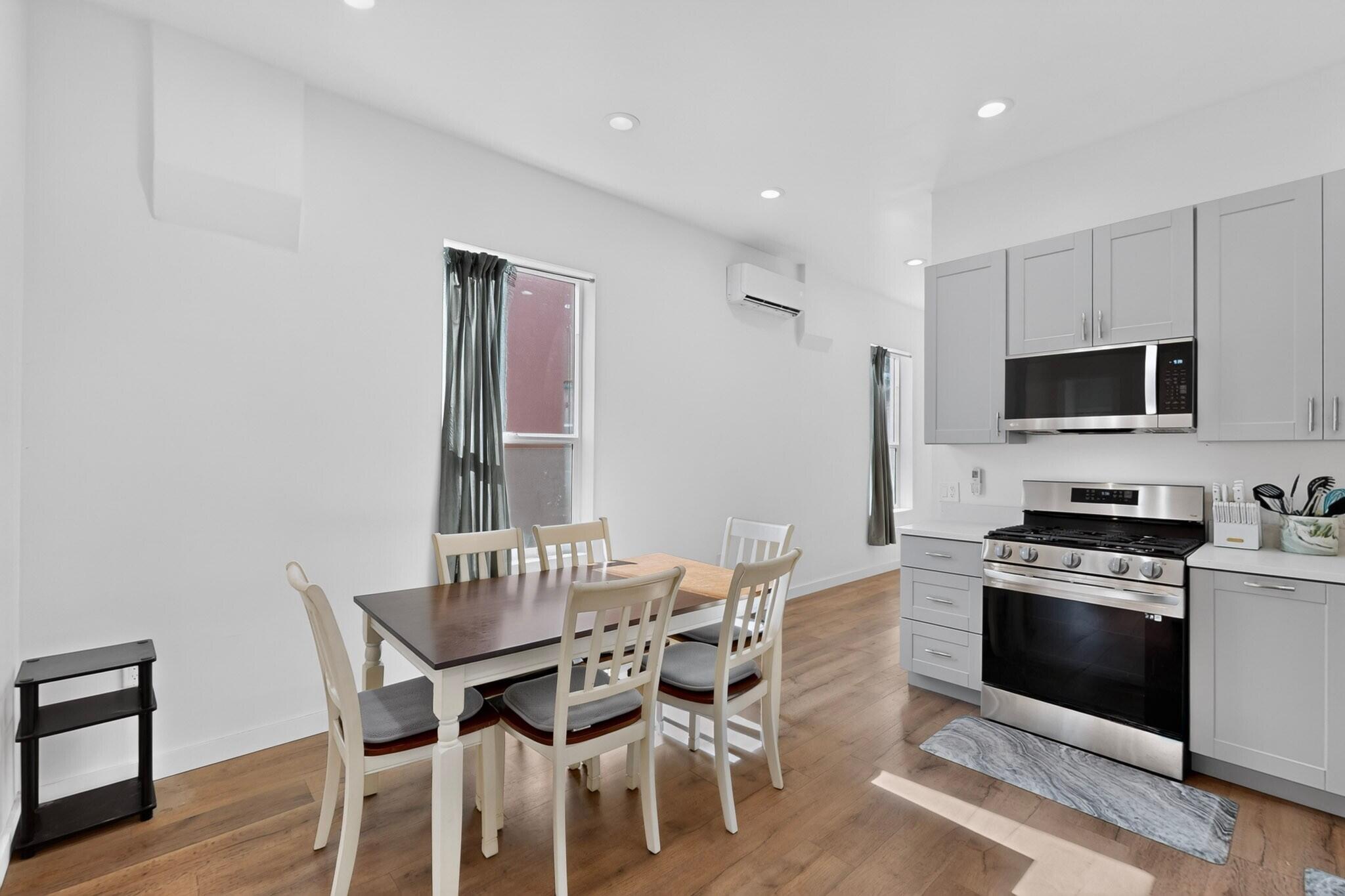 Photo 17 —  1505 -1507 1/2 Marble Avenue NW