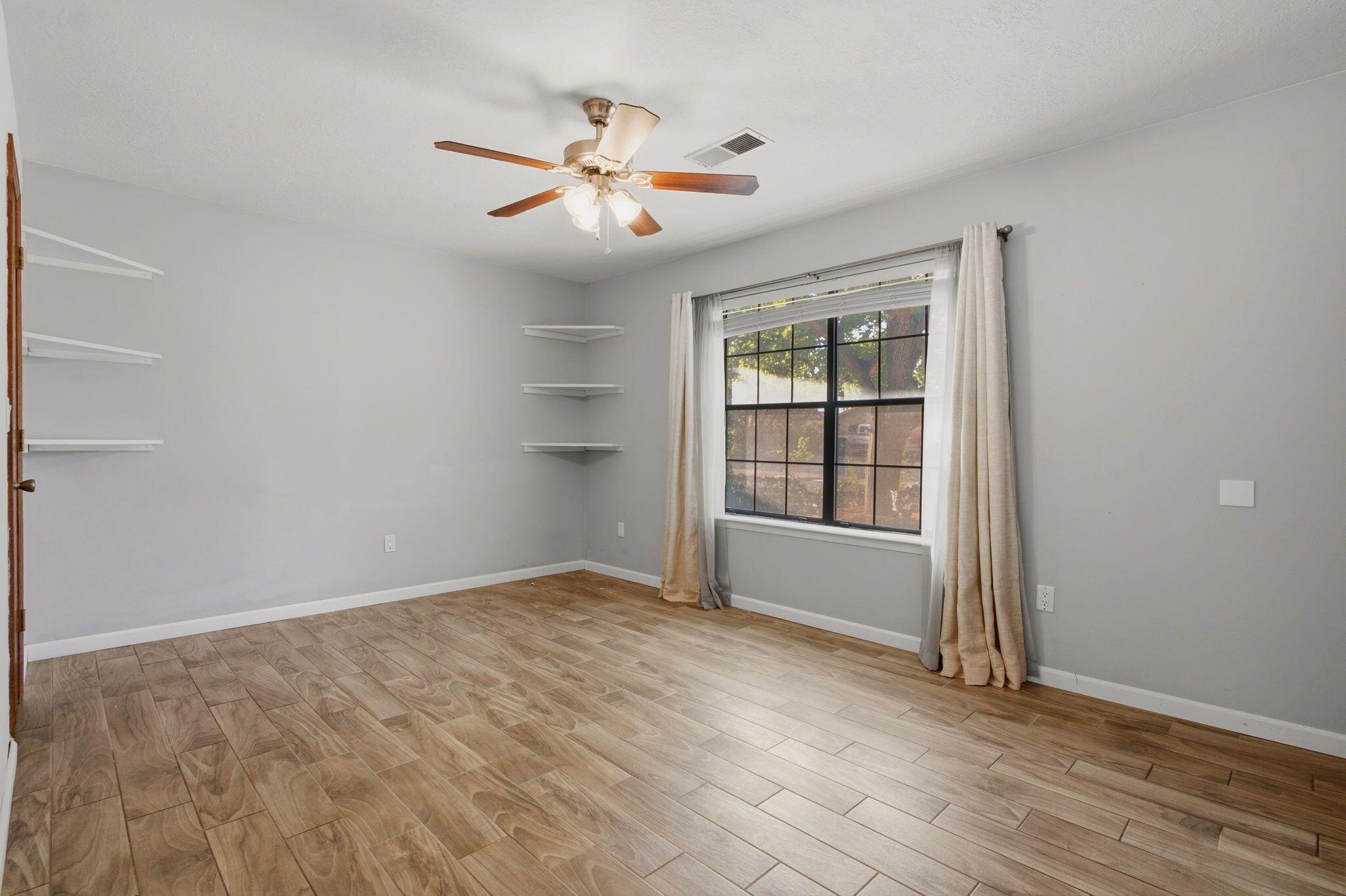 Photo 18 — 5920 Palo Verde Drive NW